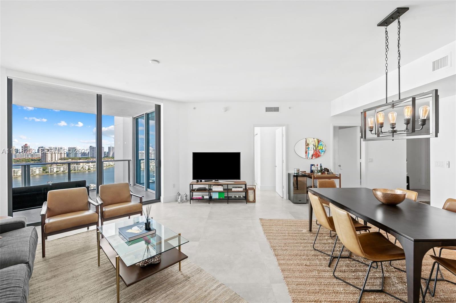 17111 Biscayne Blvd #2103, North Miami Beach FL 33160