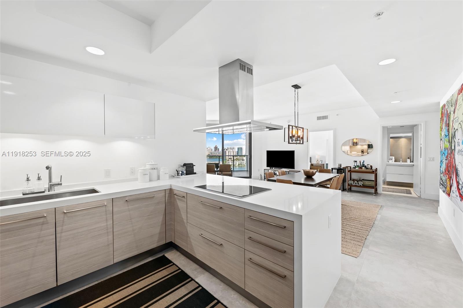 17111 Biscayne Blvd #2103, North Miami Beach FL 33160