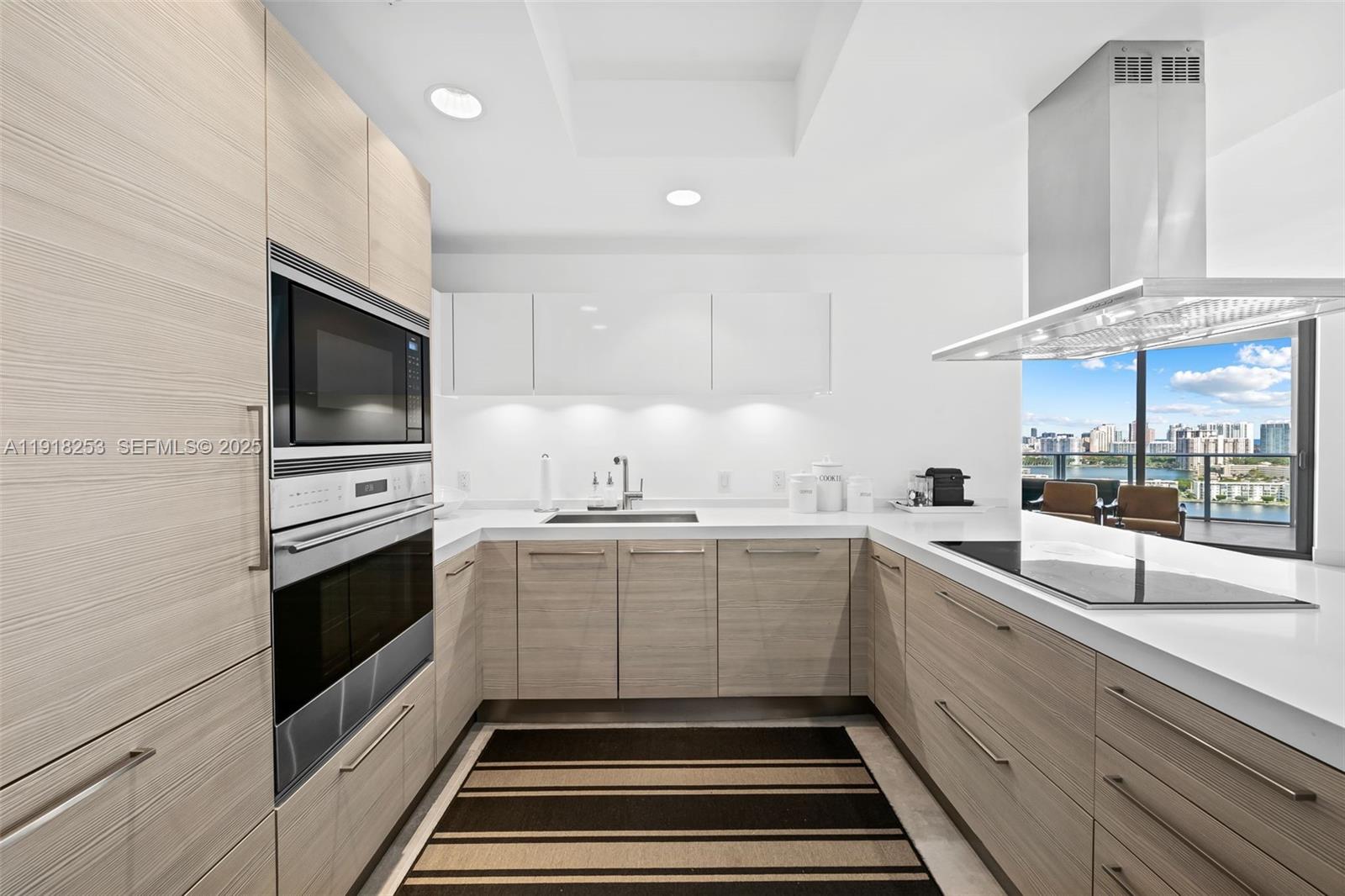 17111 Biscayne Blvd #2103, North Miami Beach FL 33160