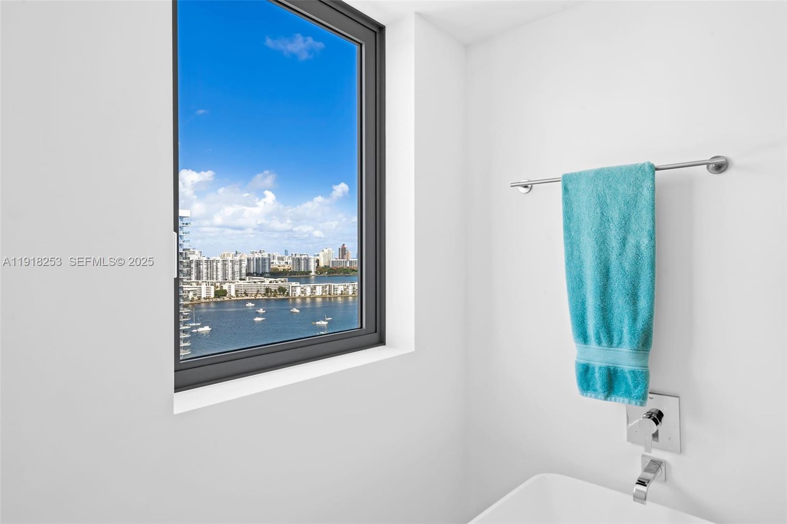 17111 Biscayne Blvd #2103, North Miami Beach FL 33160