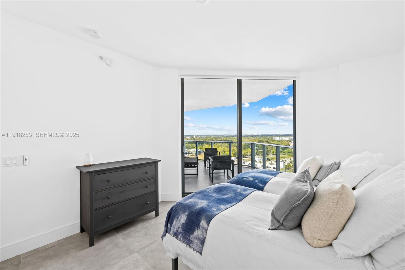 17111 Biscayne Blvd #2103, North Miami Beach FL 33160