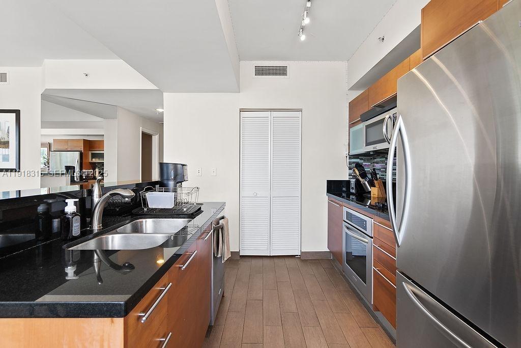 244 Biscayne Blvd #402, Miami FL 33132