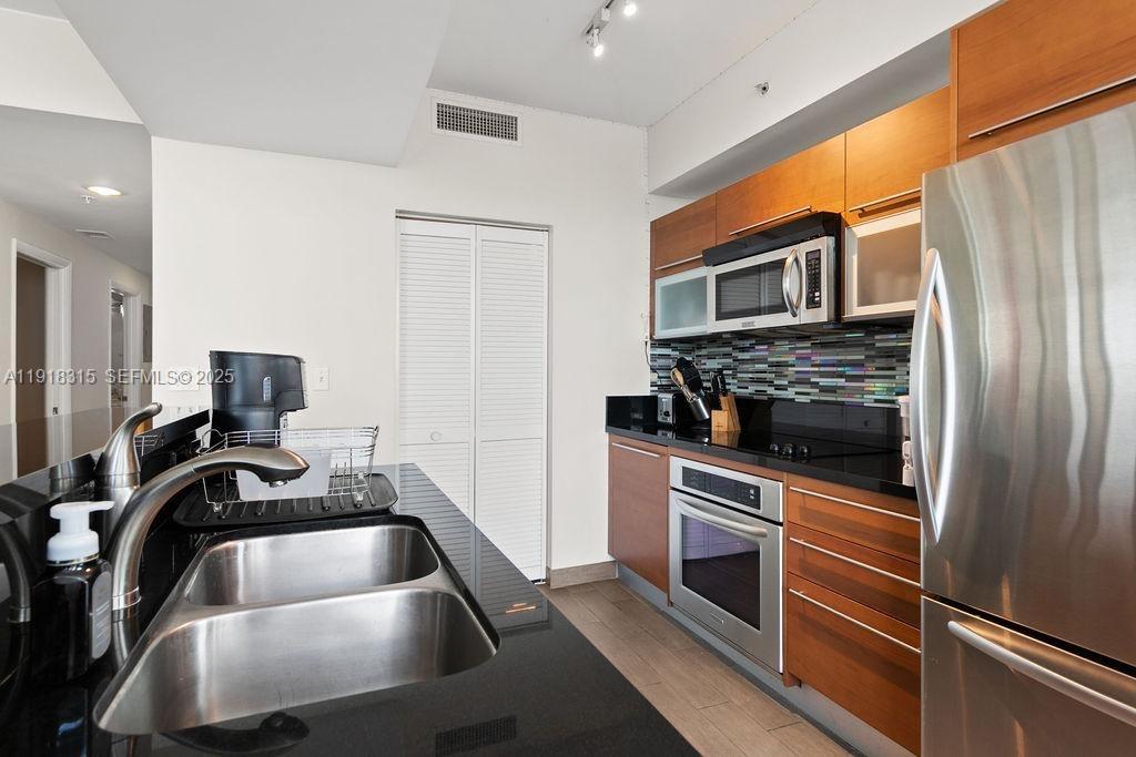 244 Biscayne Blvd #402, Miami FL 33132