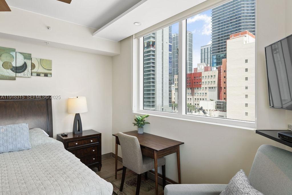 244 Biscayne Blvd #402, Miami FL 33132