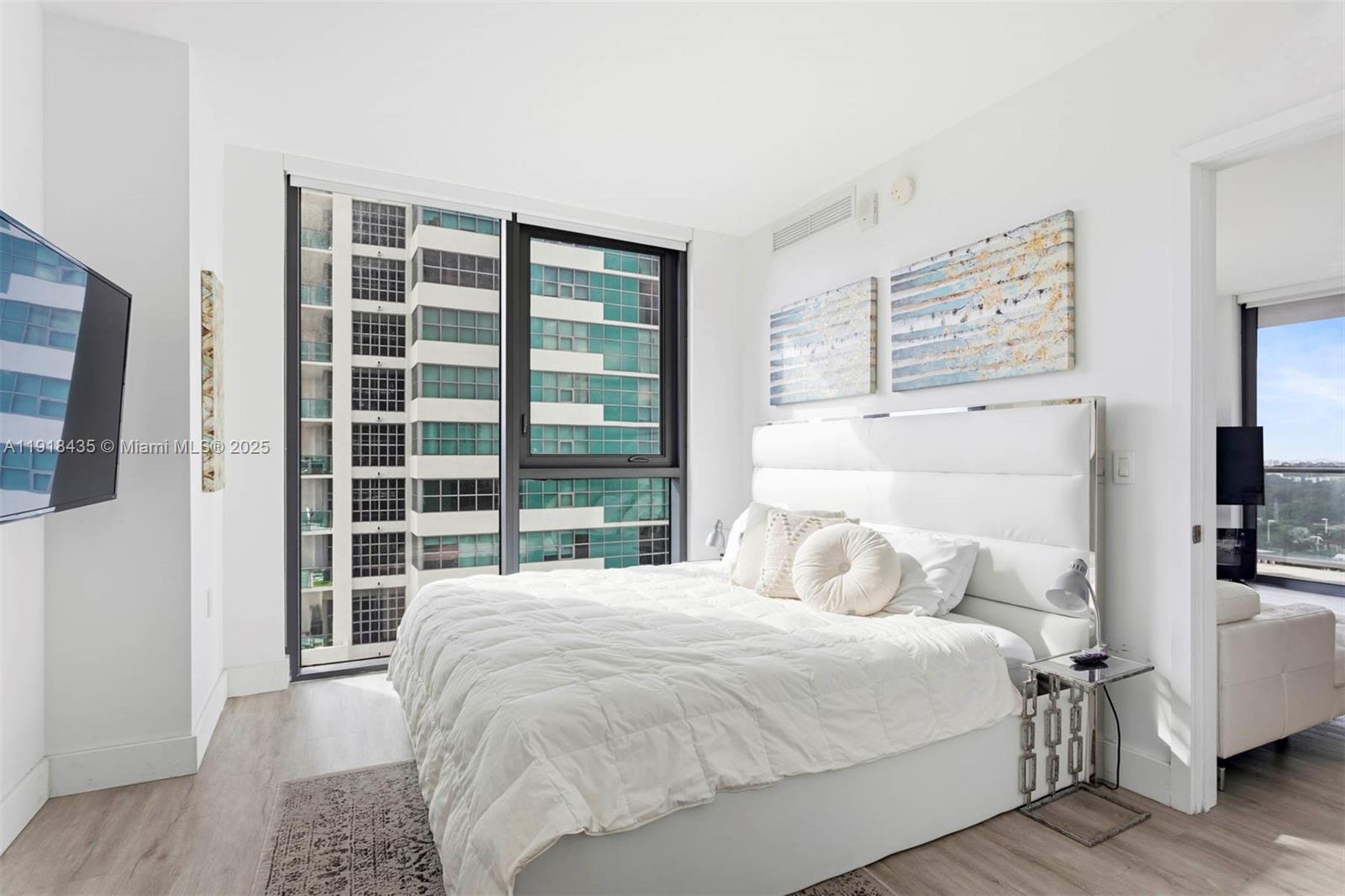 121 NE 34th St #1001, Miami FL 33137