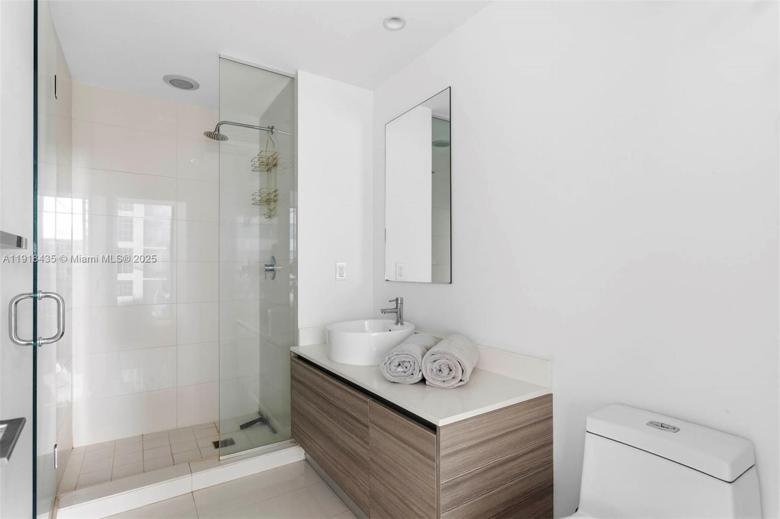 121 NE 34th St #1001, Miami FL 33137