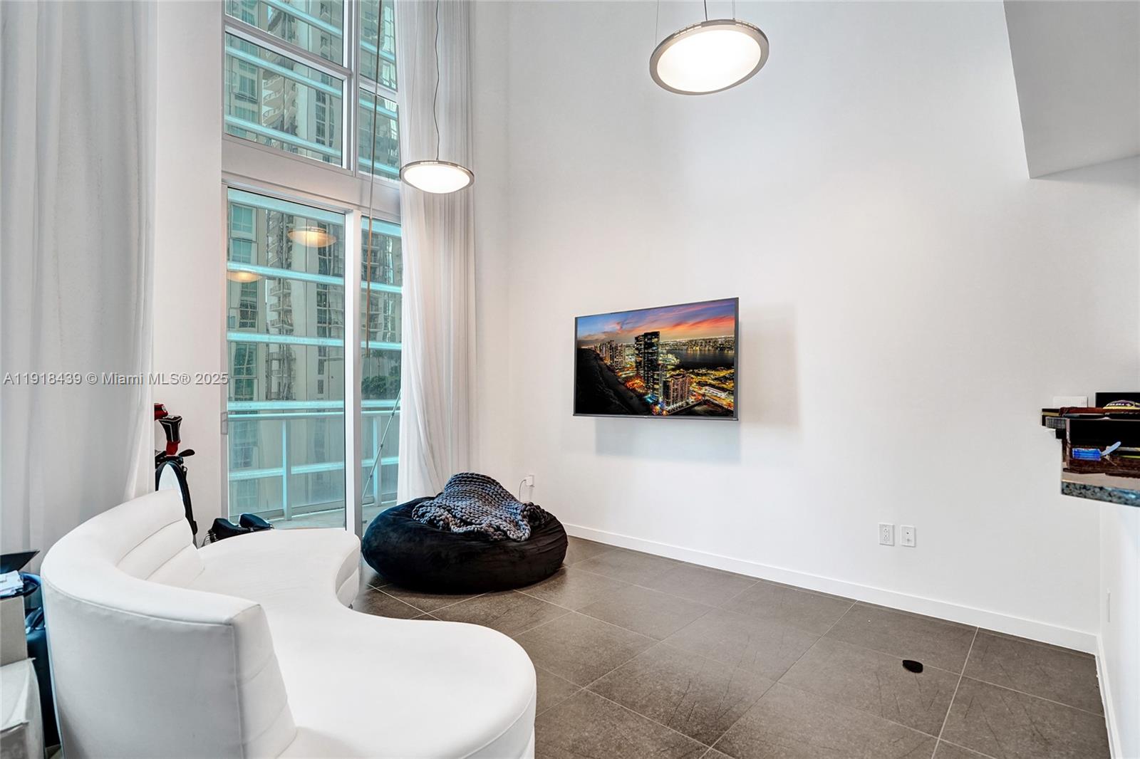300 S Biscayne Blvd #L-1206, Miami FL 33131