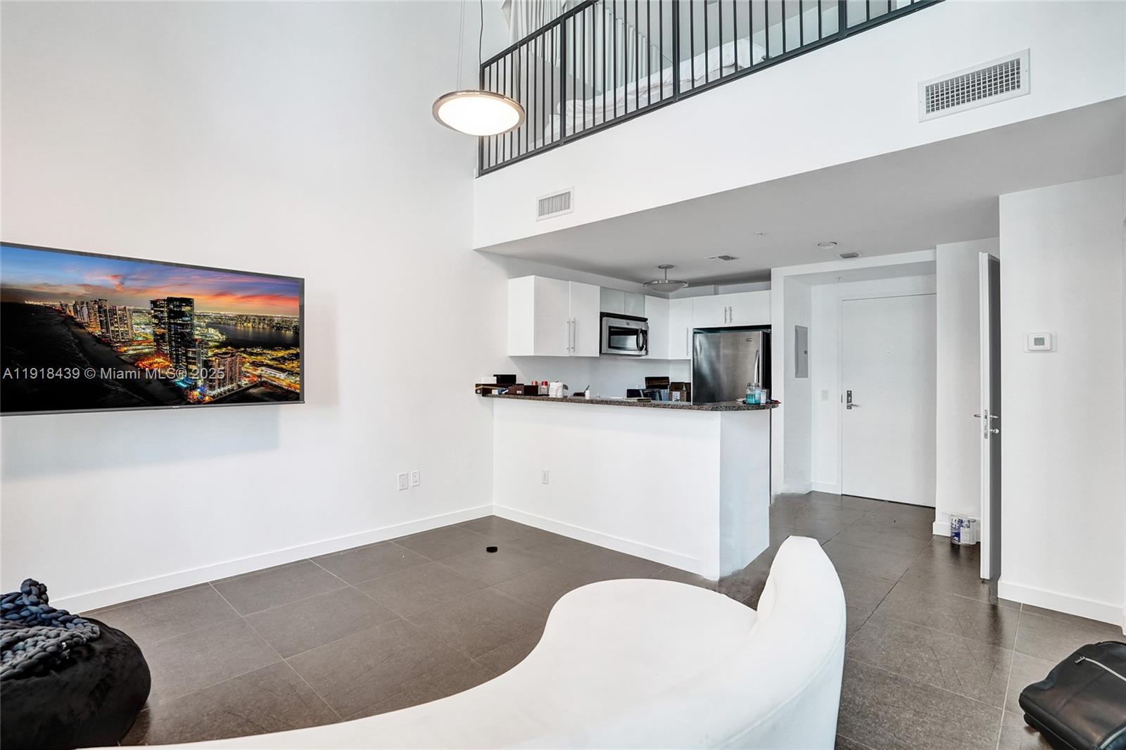 300 S Biscayne Blvd #L-1206, Miami FL 33131