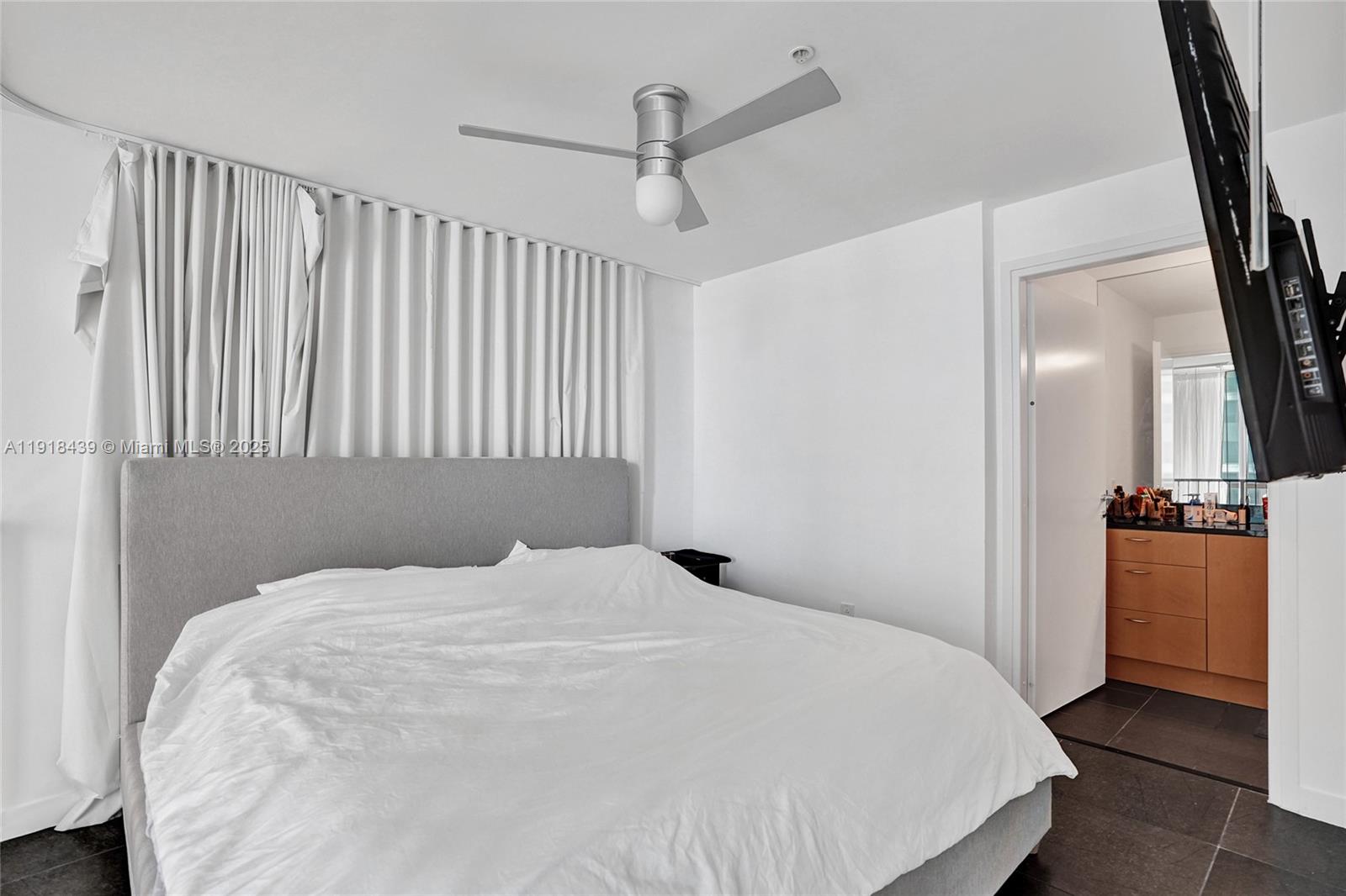 300 S Biscayne Blvd #L-1206, Miami FL 33131