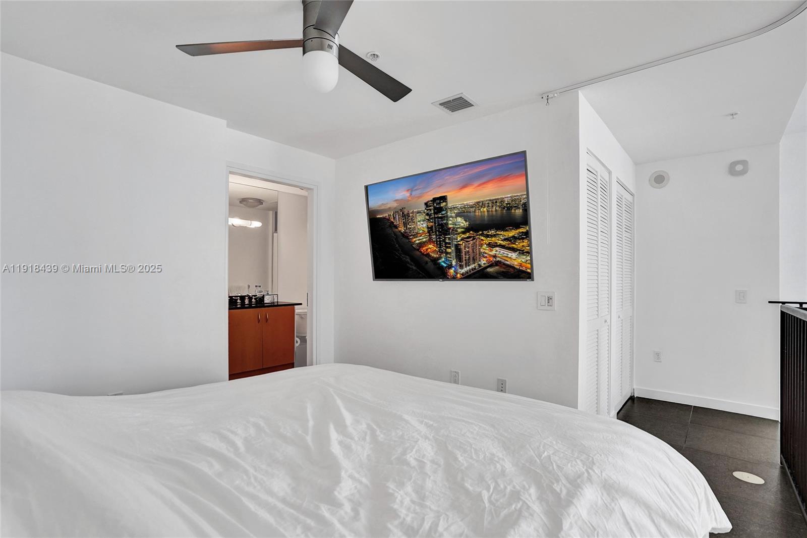 300 S Biscayne Blvd #L-1206, Miami FL 33131