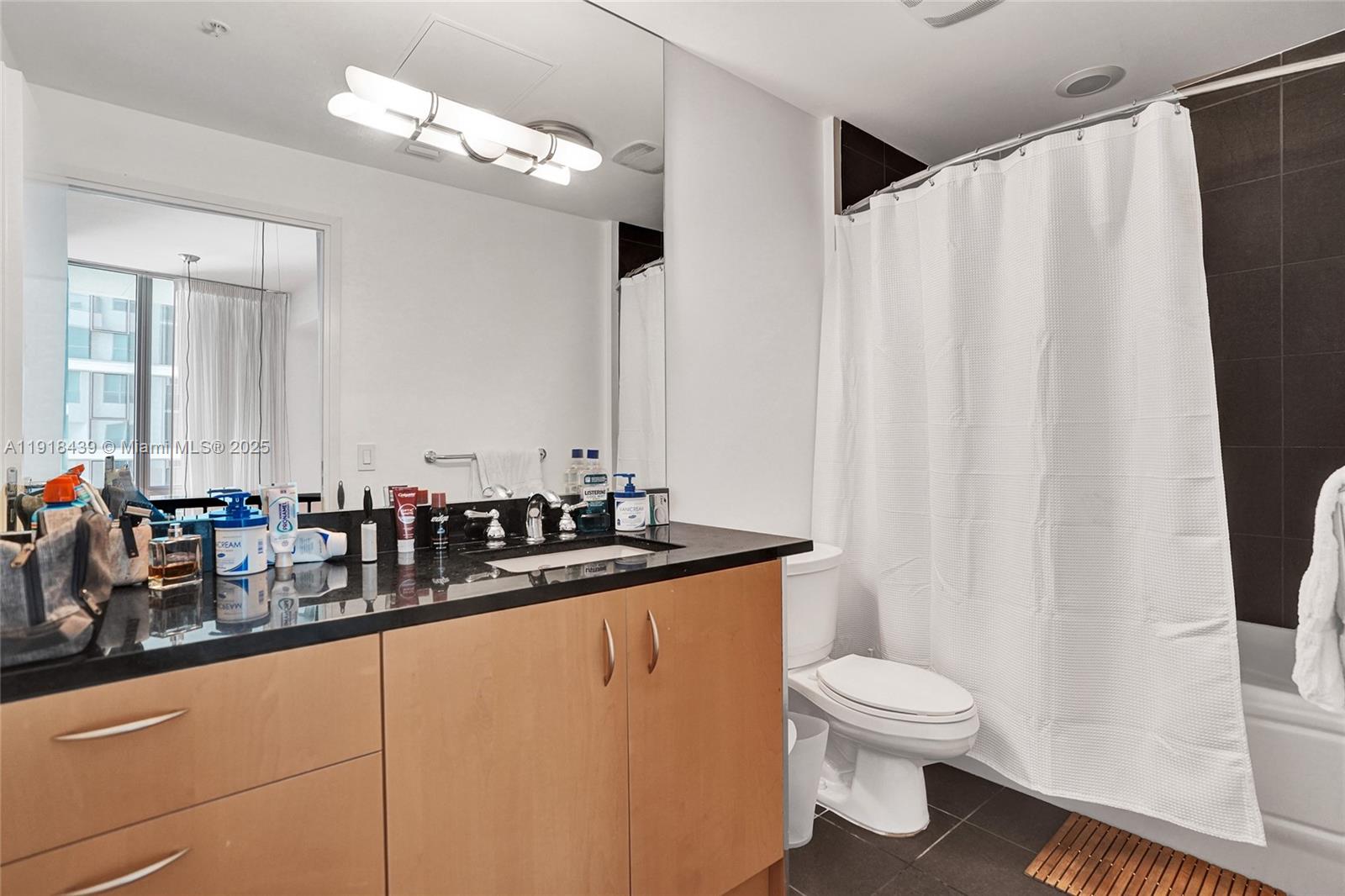 300 S Biscayne Blvd #L-1206, Miami FL 33131