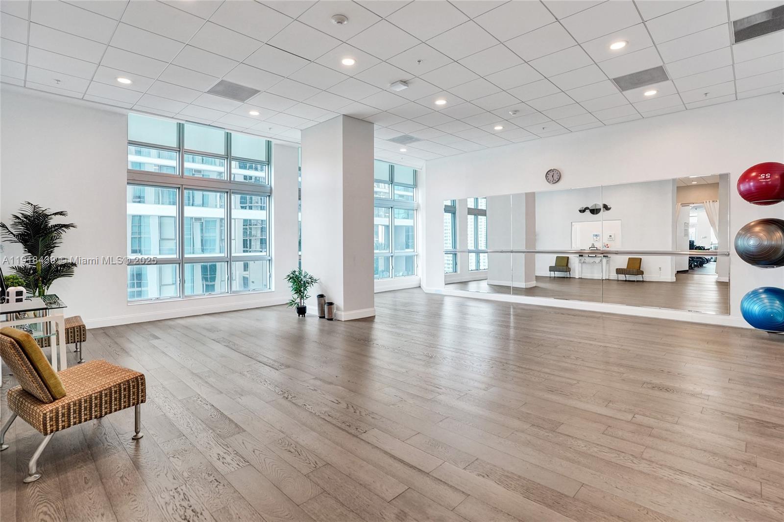 300 S Biscayne Blvd #L-1206, Miami FL 33131