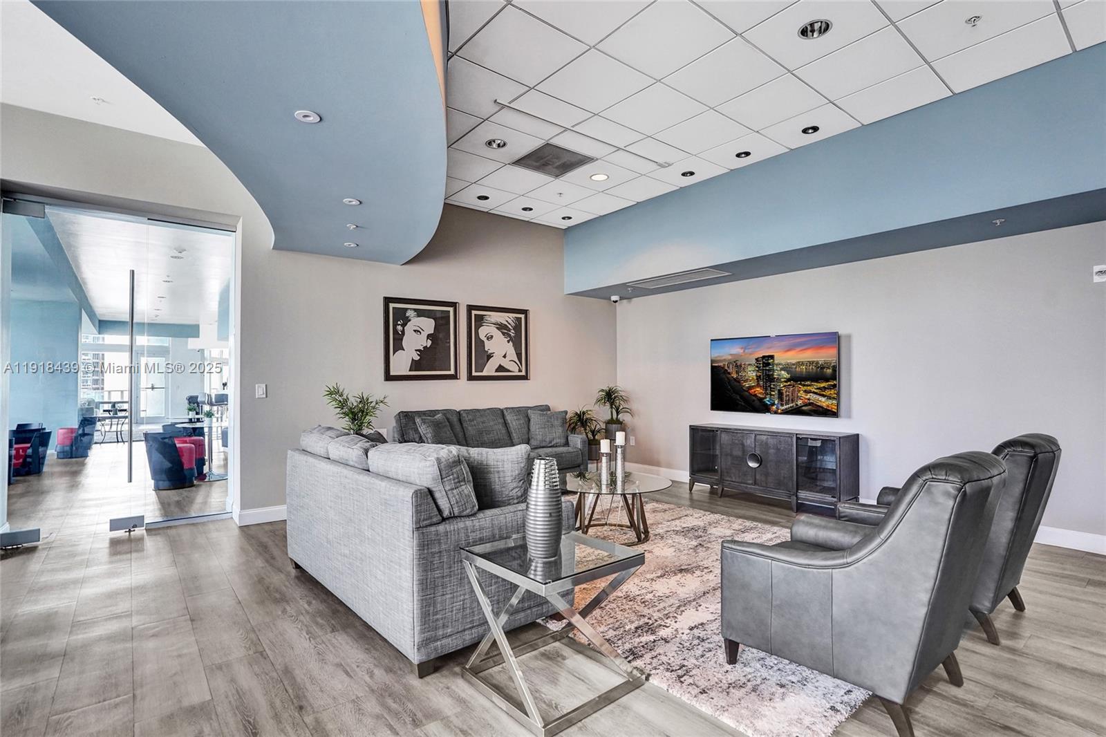 300 S Biscayne Blvd #L-1206, Miami FL 33131