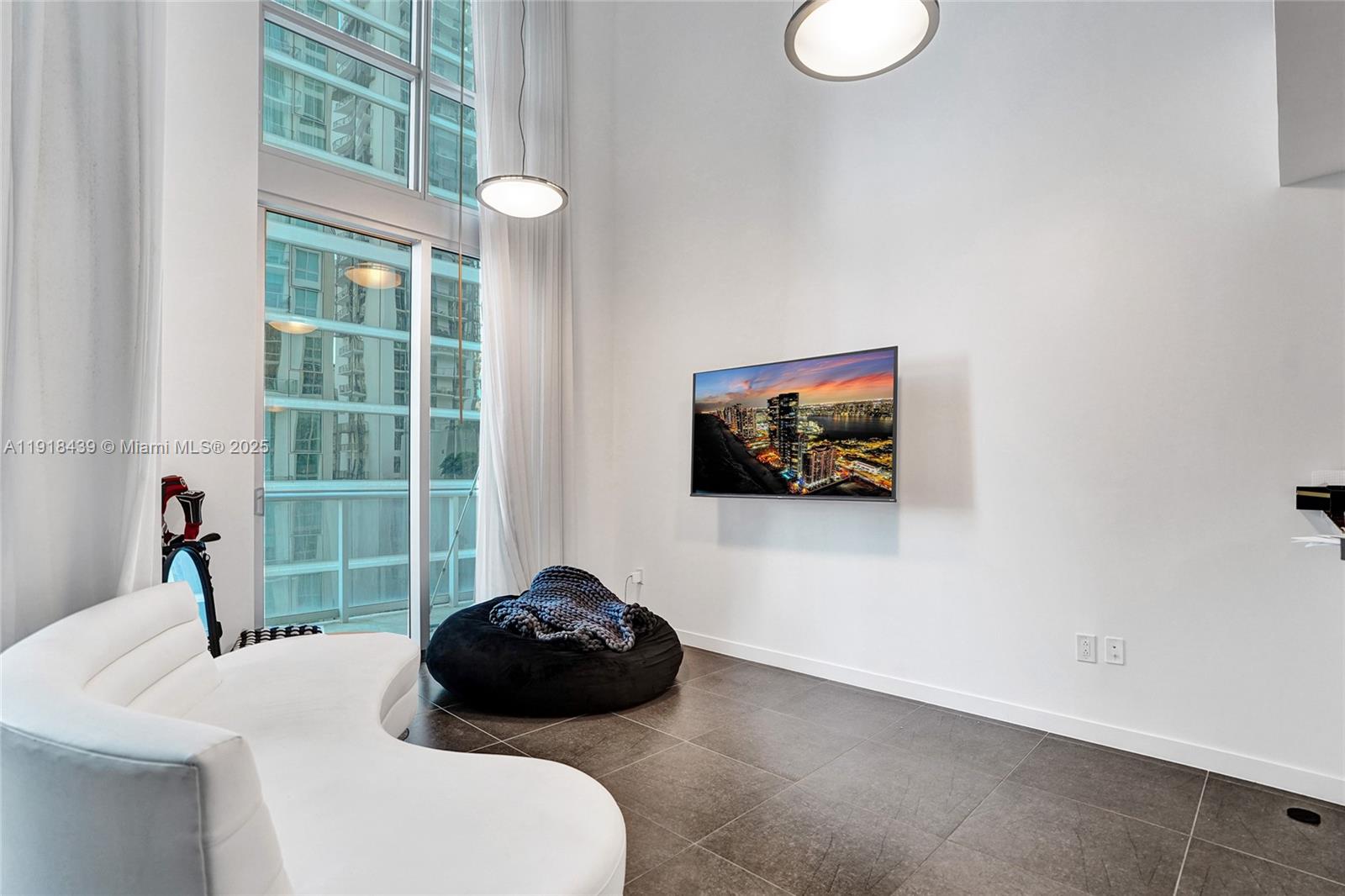 300 S Biscayne Blvd #L-1206, Miami FL 33131