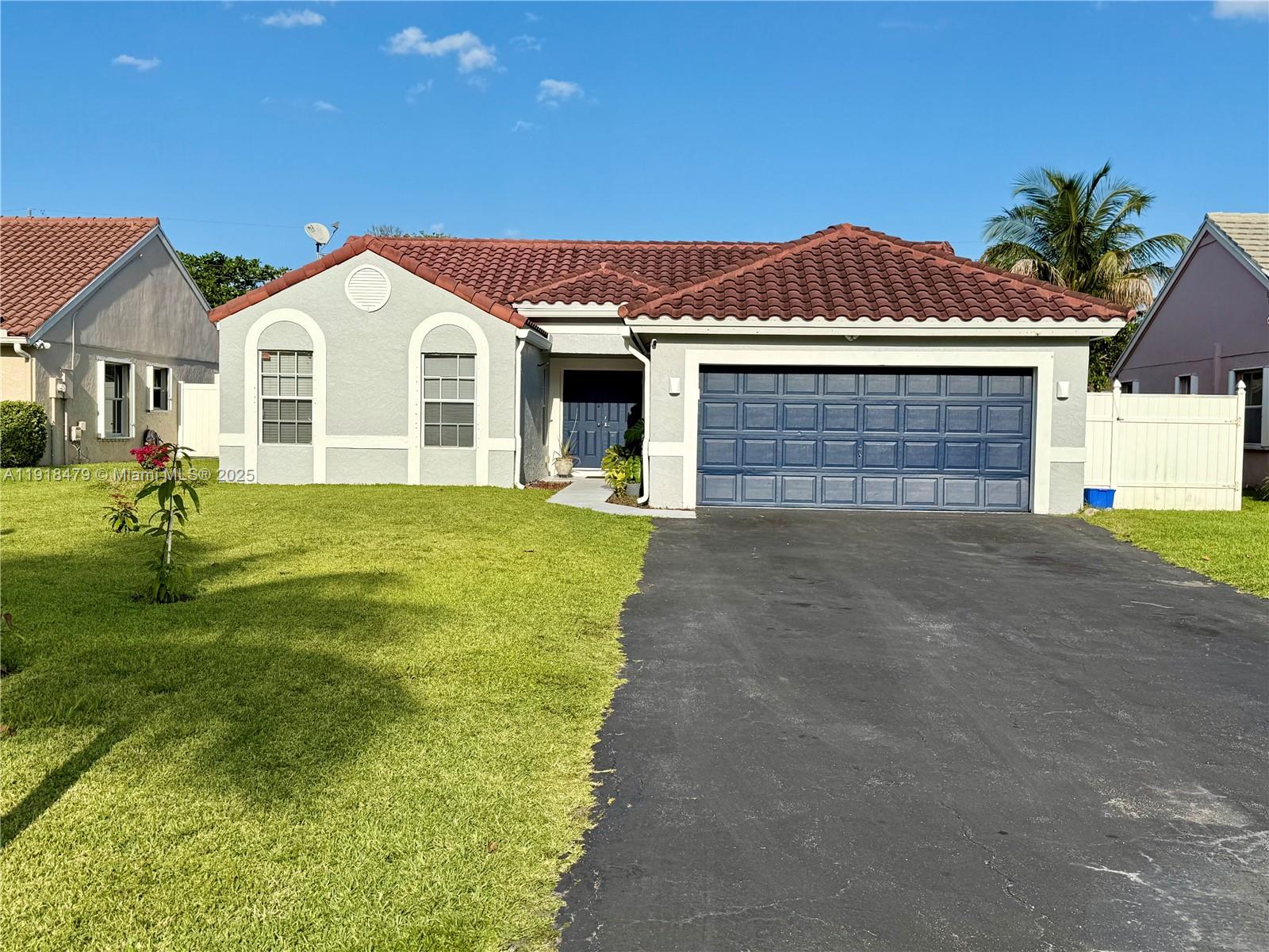 1060 New Parkview Pl, Haverhill FL 33417