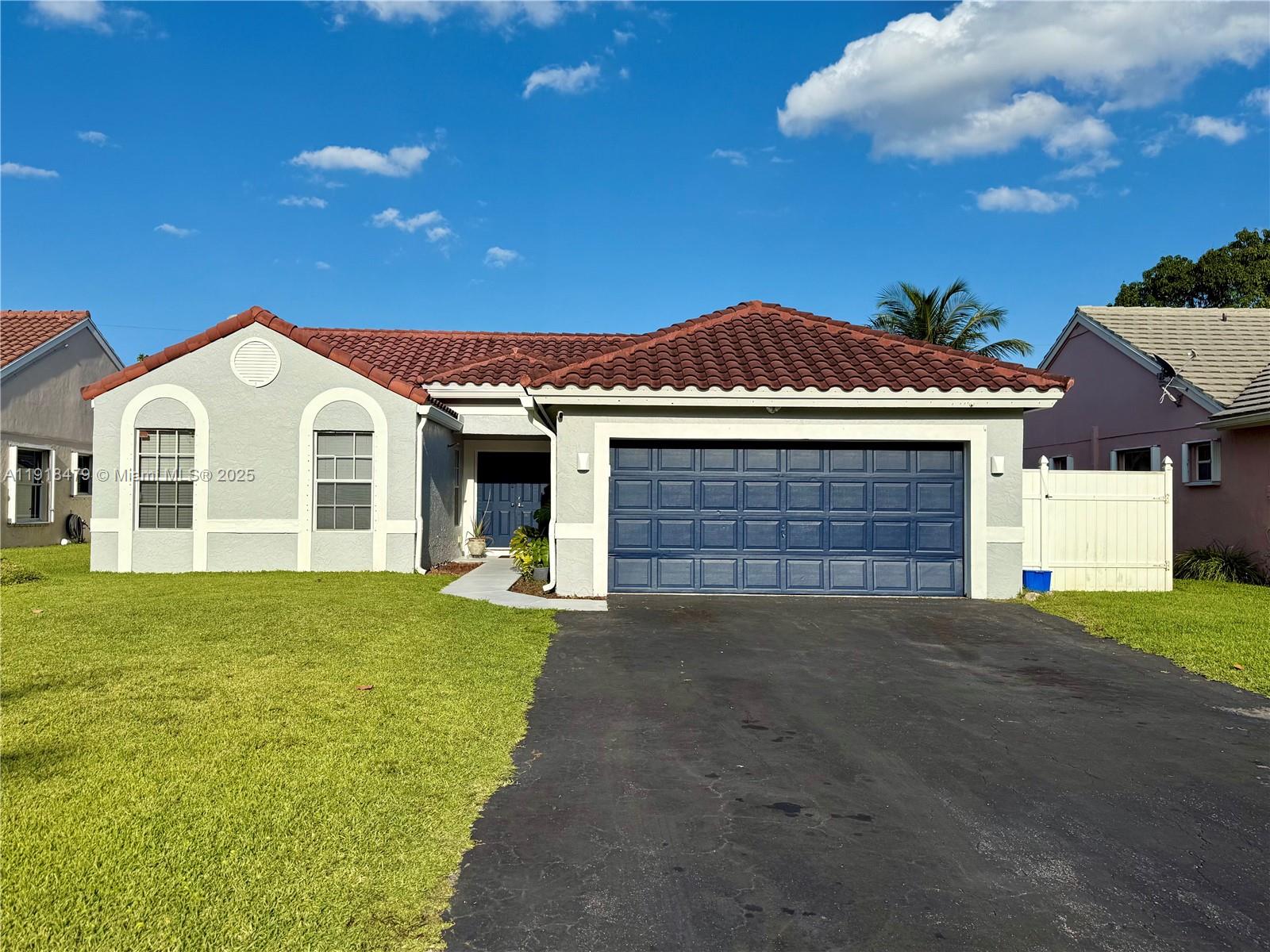 1060 New Parkview Pl, Haverhill FL 33417
