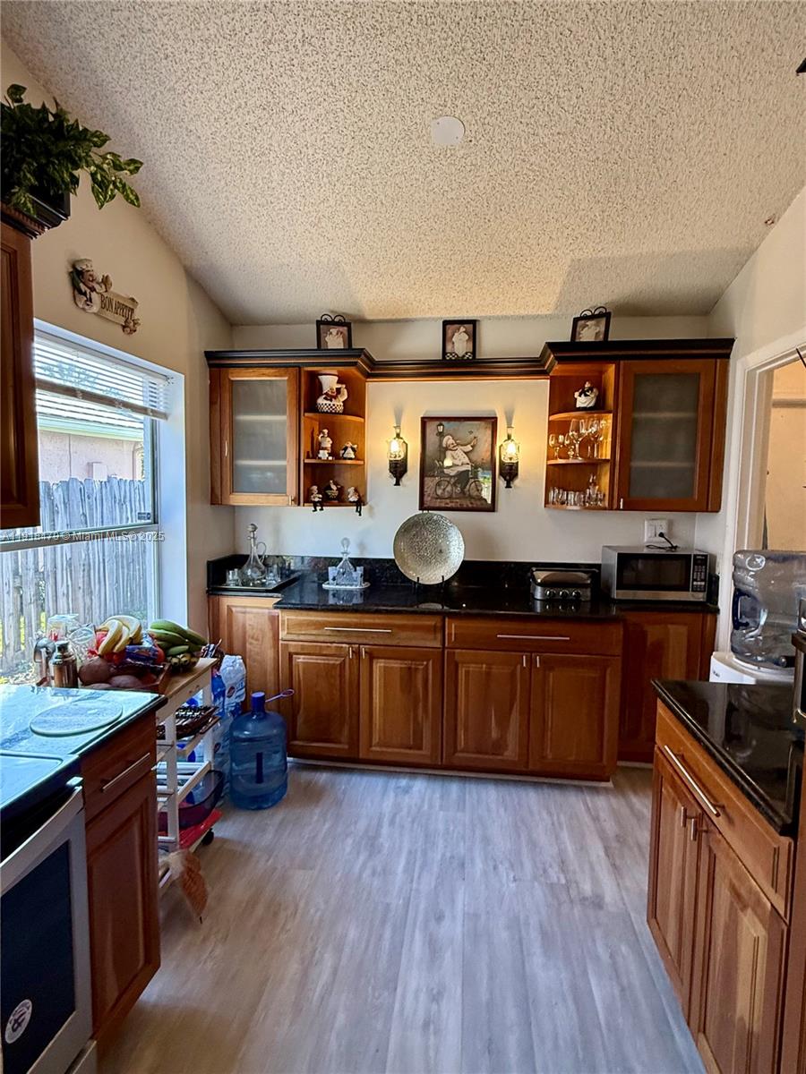 1060 New Parkview Pl, Haverhill FL 33417
