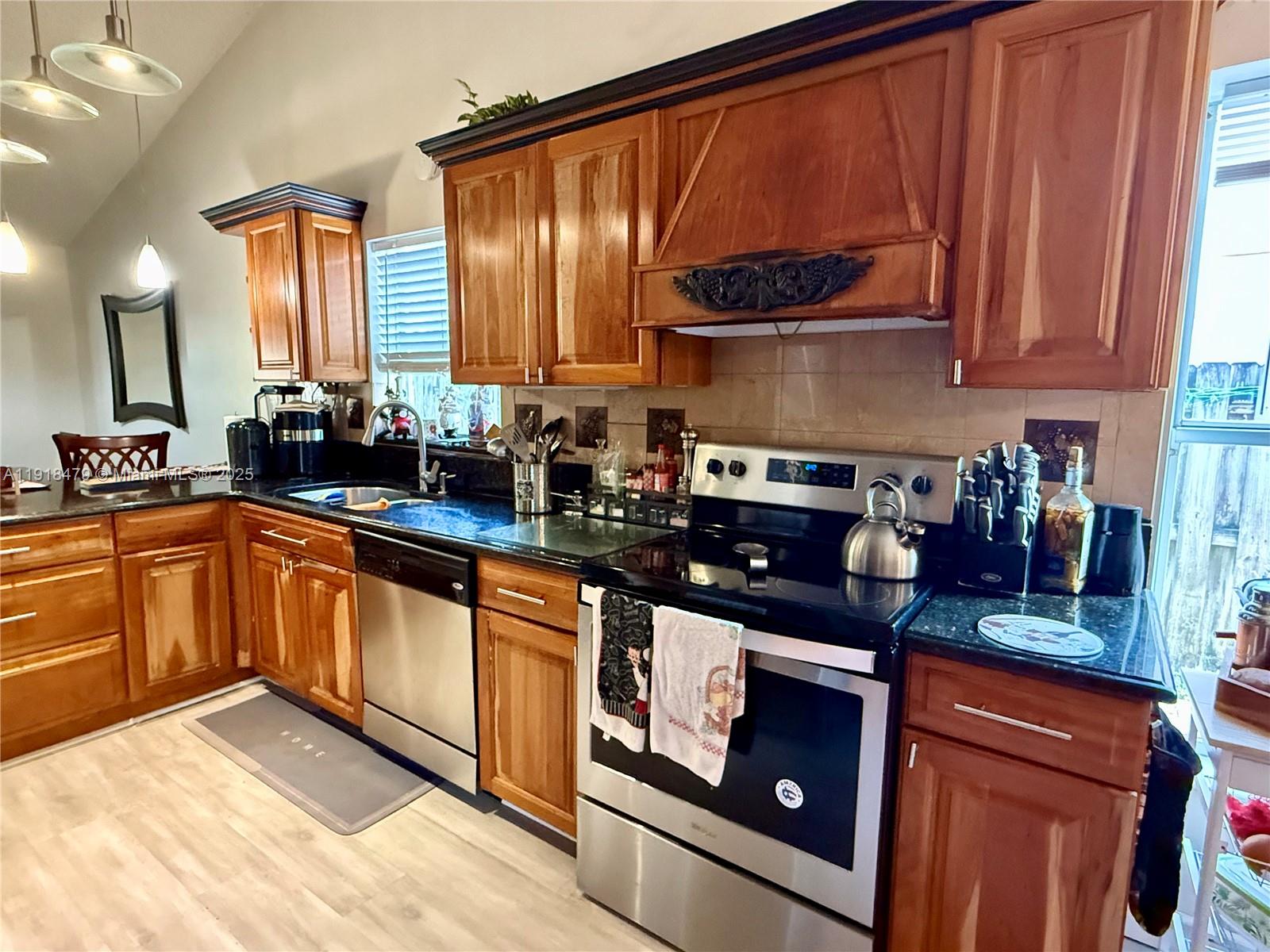 1060 New Parkview Pl, Haverhill FL 33417