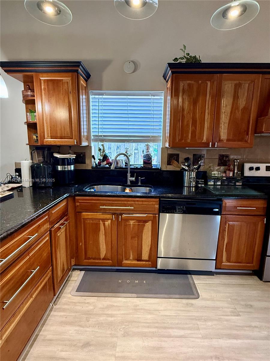 1060 New Parkview Pl, Haverhill FL 33417