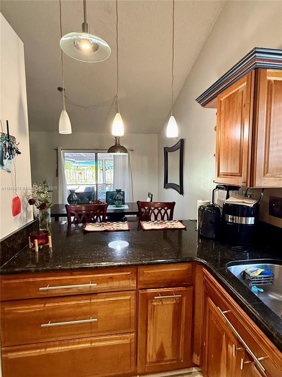 1060 New Parkview Pl, Haverhill FL 33417