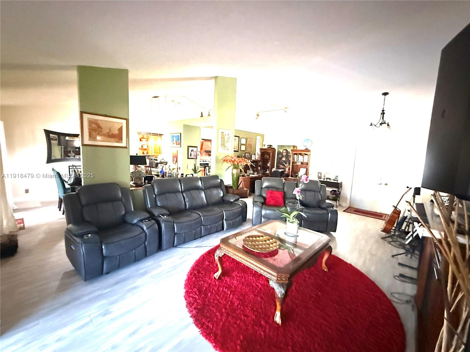 1060 New Parkview Pl, Haverhill FL 33417