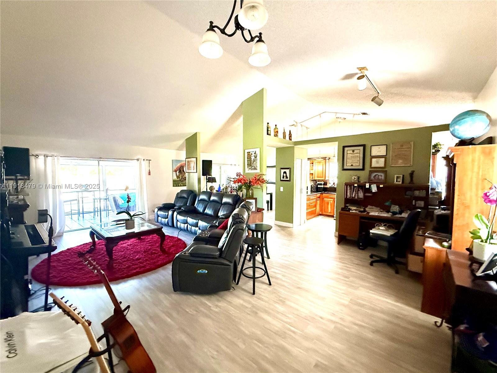 1060 New Parkview Pl, Haverhill FL 33417