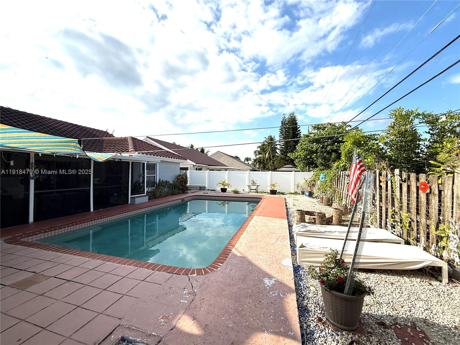 1060 New Parkview Pl, Haverhill FL 33417