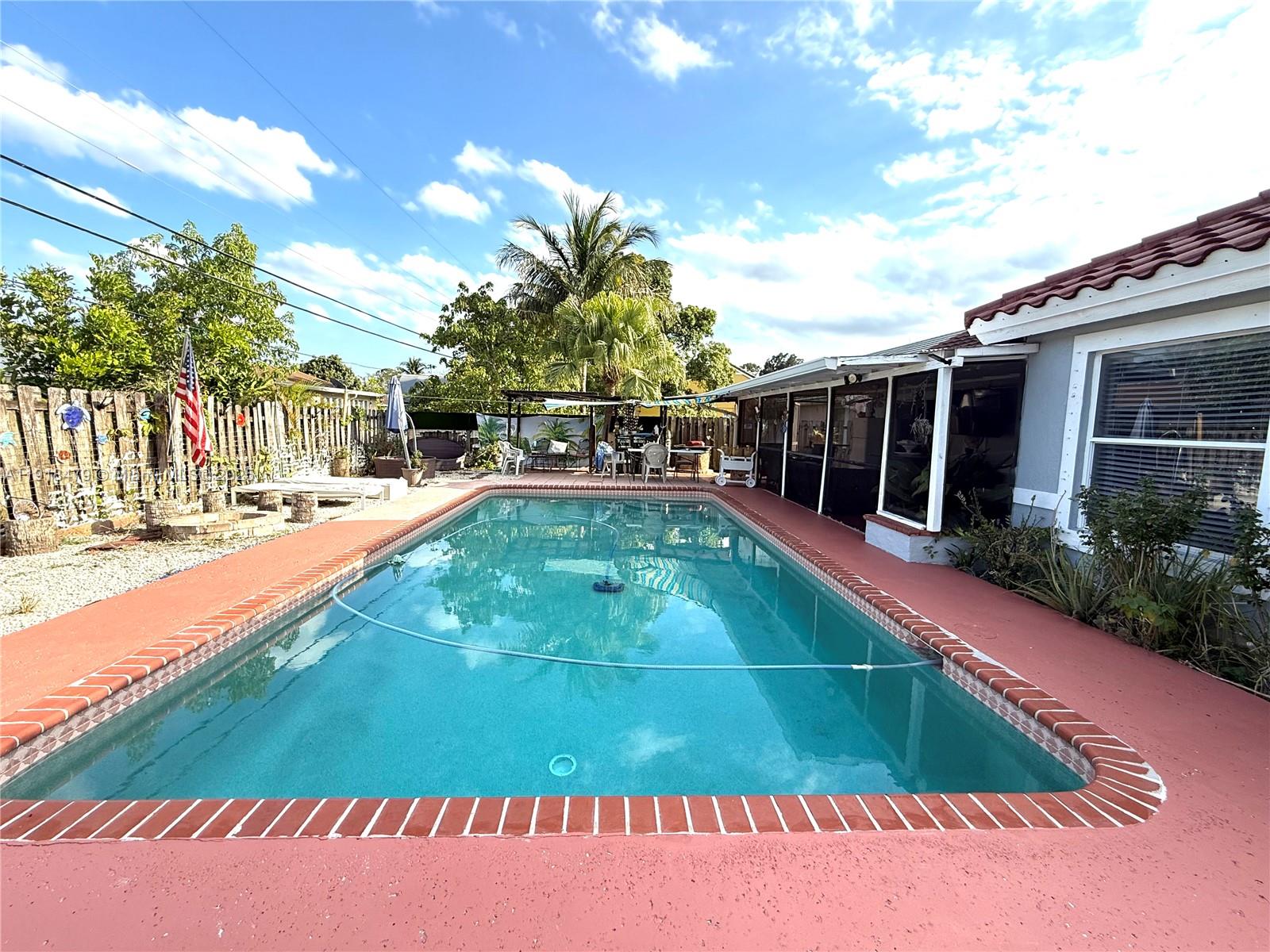 1060 New Parkview Pl, Haverhill FL 33417