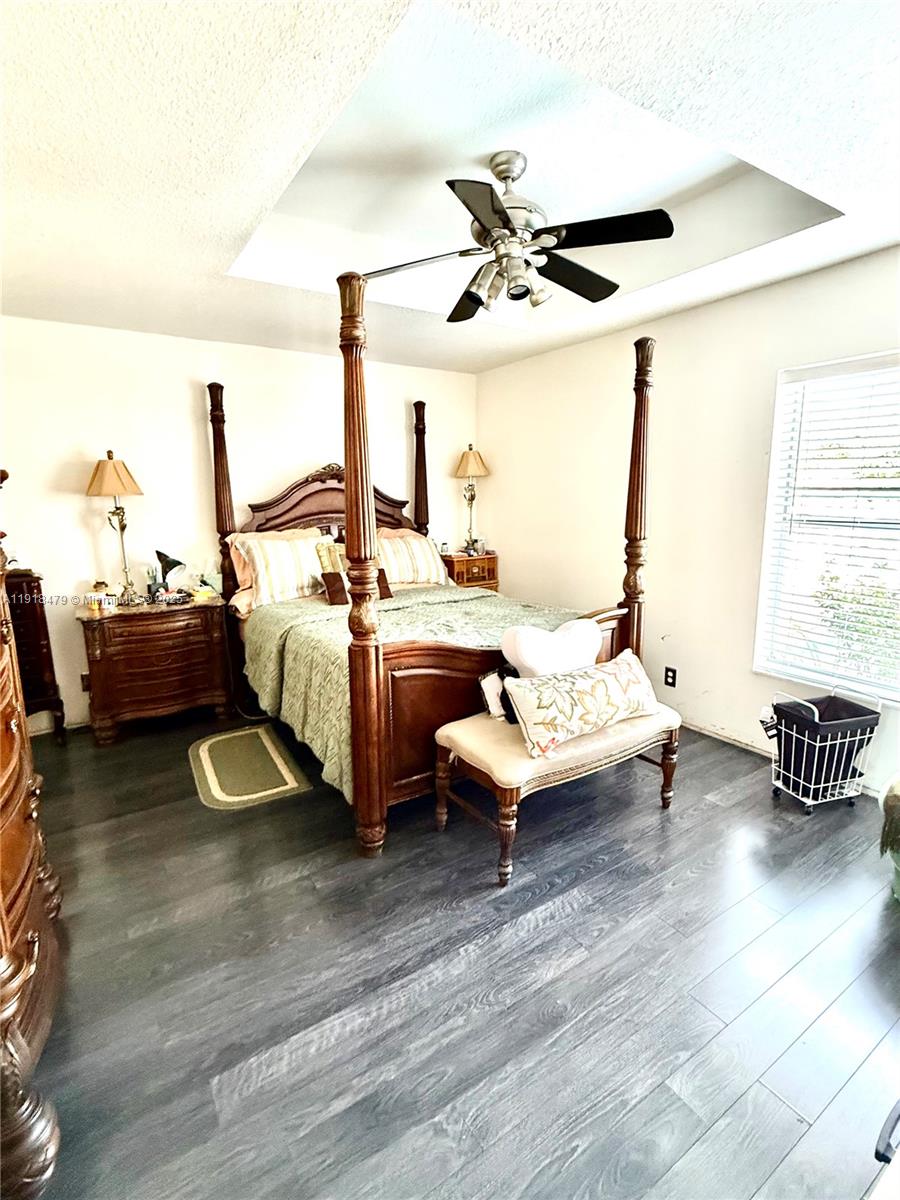 1060 New Parkview Pl, Haverhill FL 33417