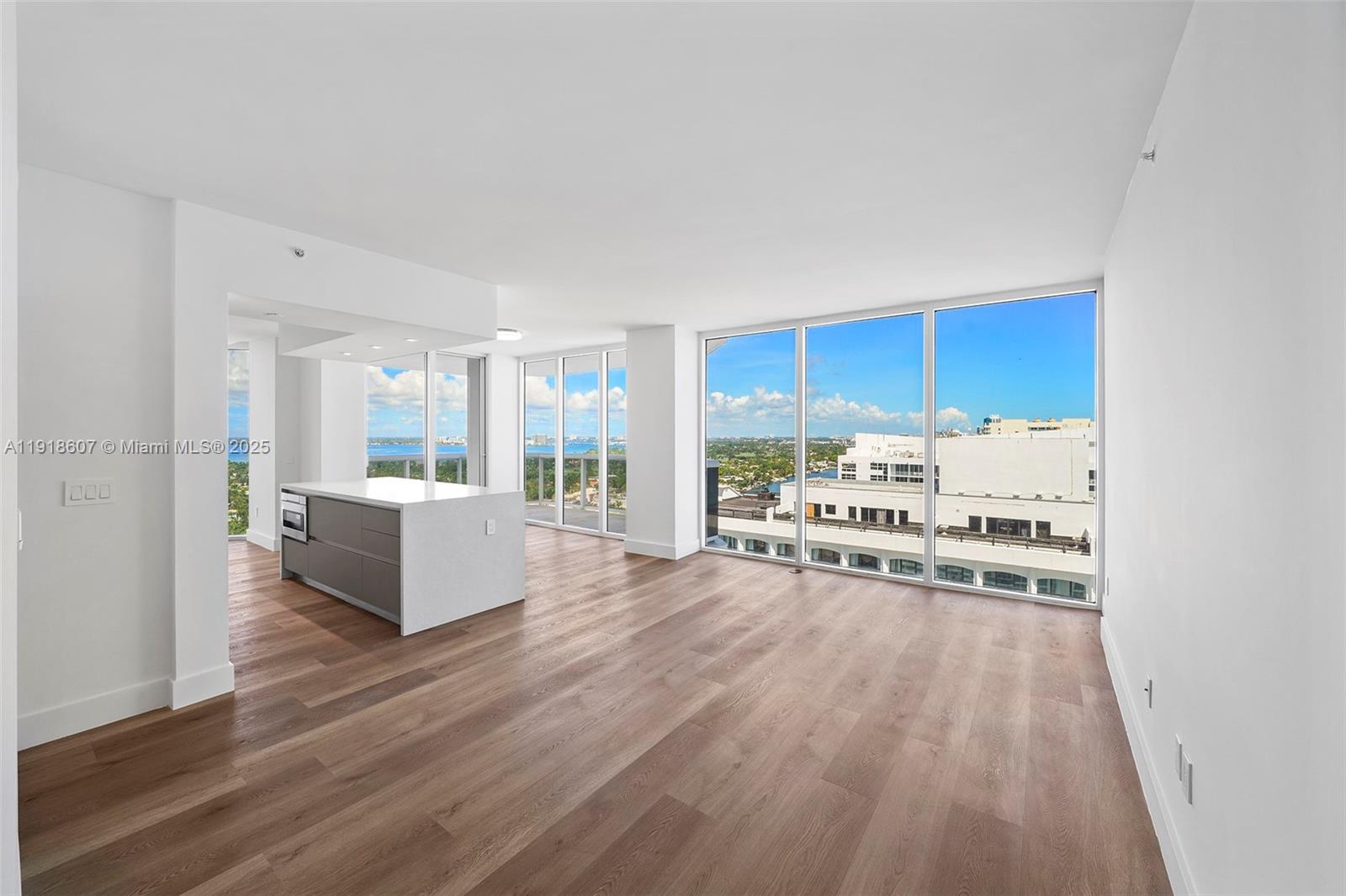 4779 Collins Ave #2407, Miami Beach FL 33140