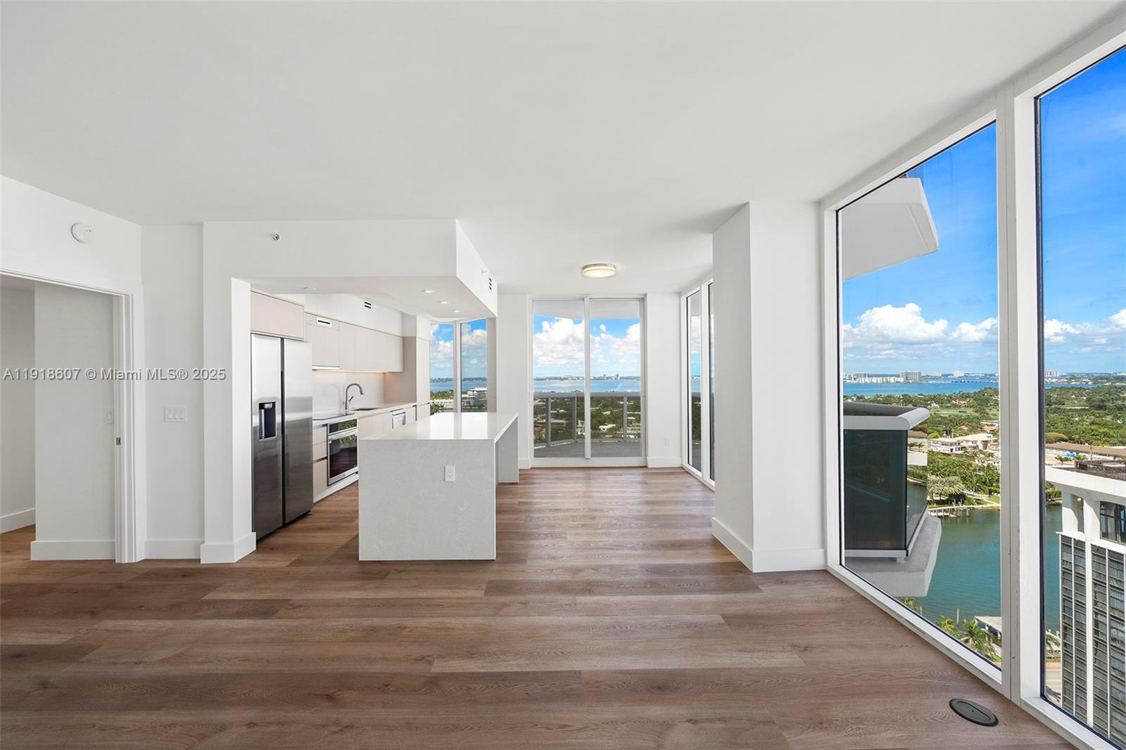 4779 Collins Ave #2407, Miami Beach FL 33140