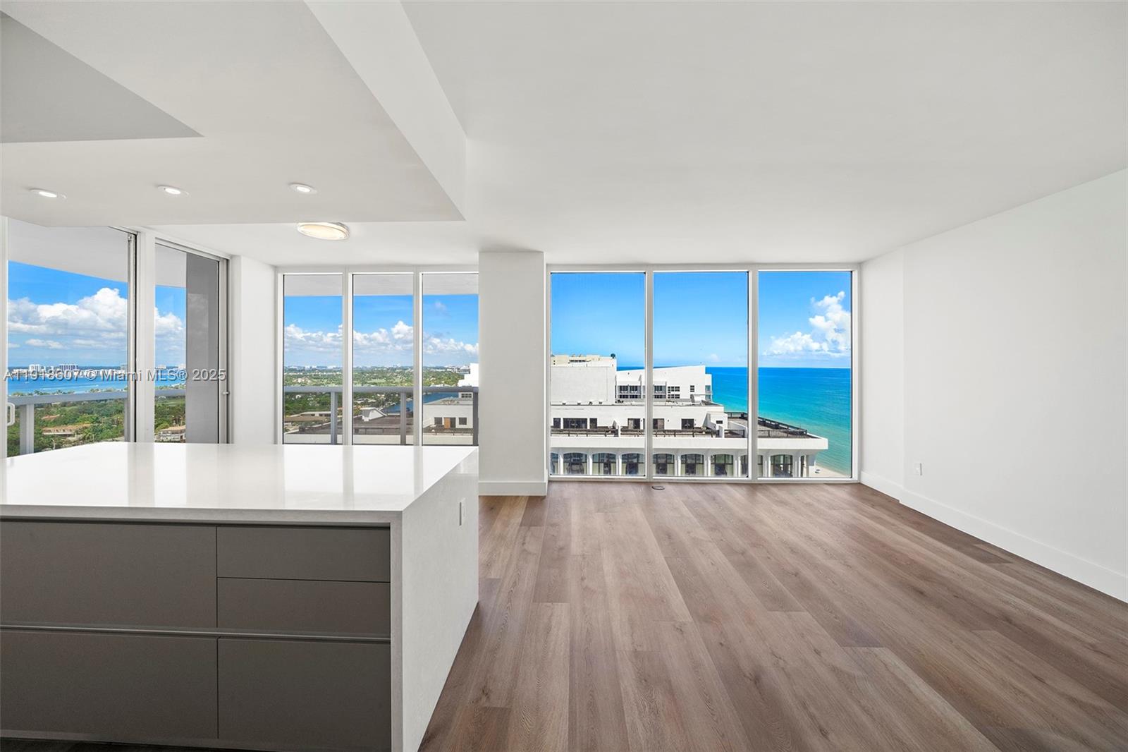 4779 Collins Ave #2407, Miami Beach FL 33140