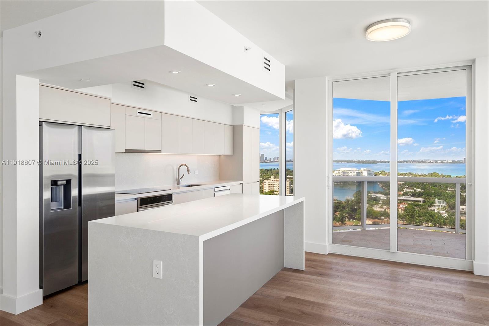 4779 Collins Ave #2407, Miami Beach FL 33140
