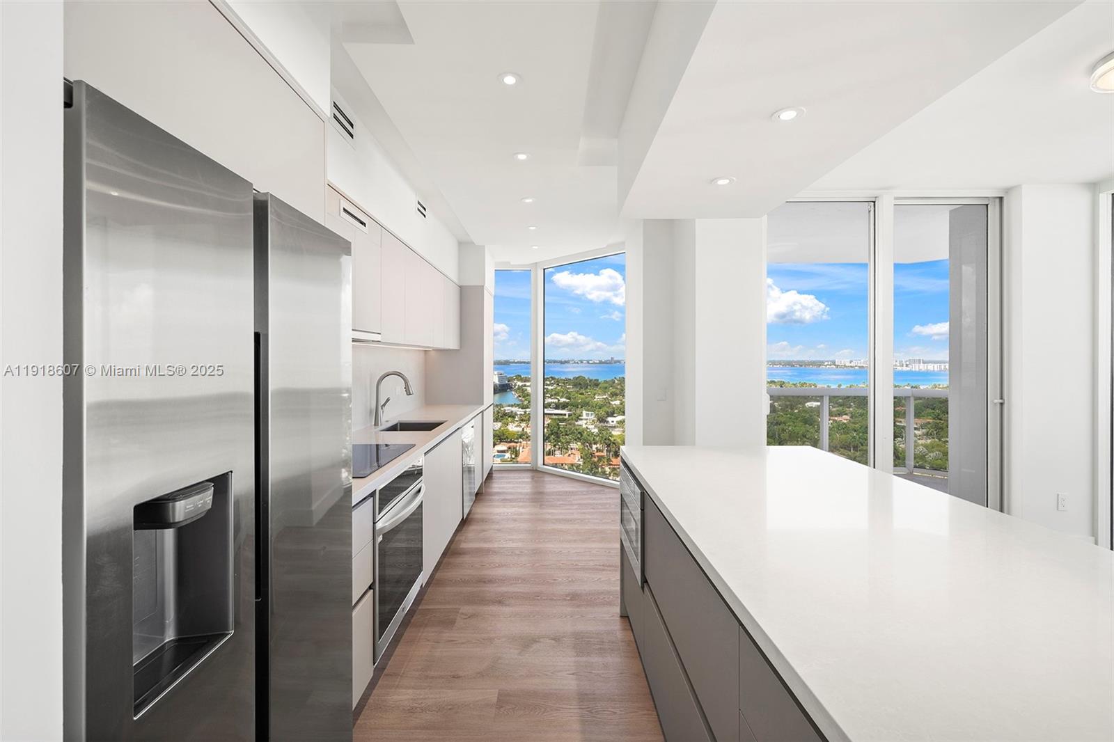 4779 Collins Ave #2407, Miami Beach FL 33140