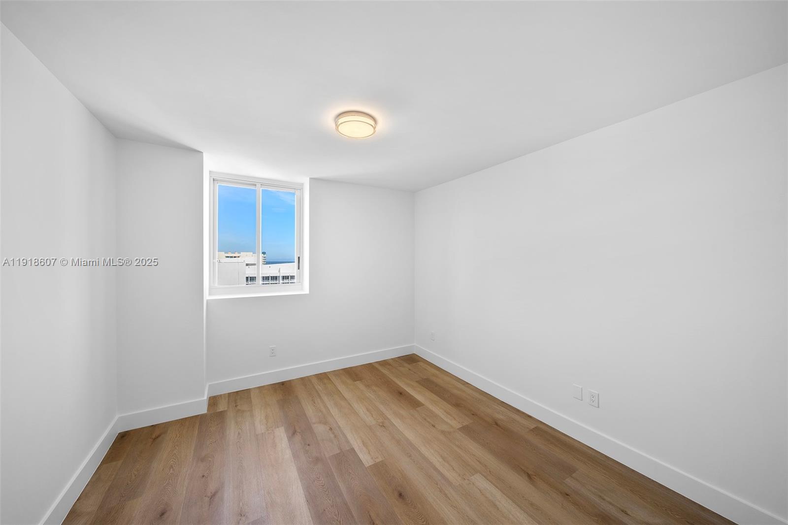 4779 Collins Ave #2407, Miami Beach FL 33140