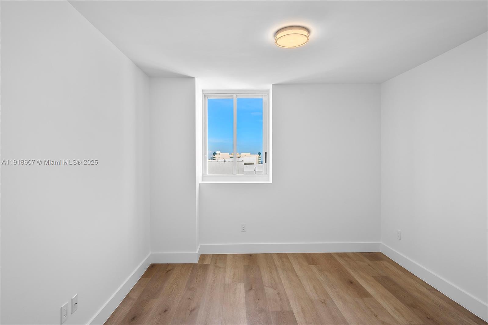4779 Collins Ave #2407, Miami Beach FL 33140