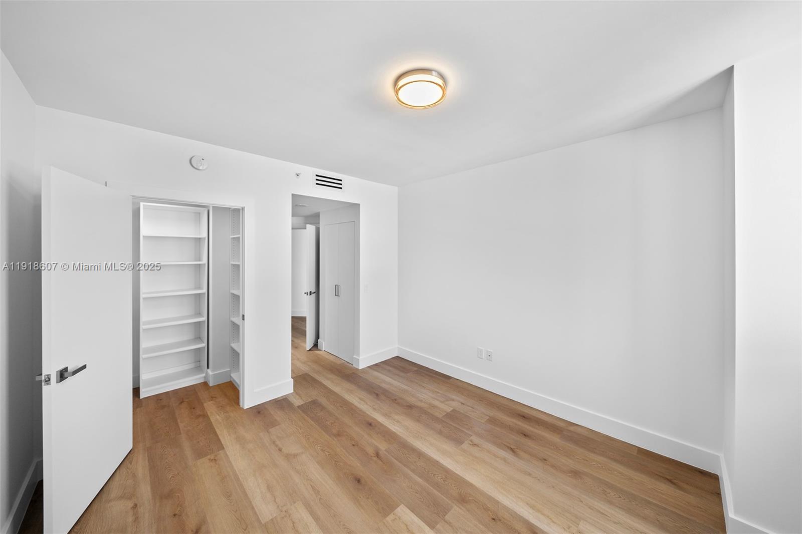 4779 Collins Ave #2407, Miami Beach FL 33140
