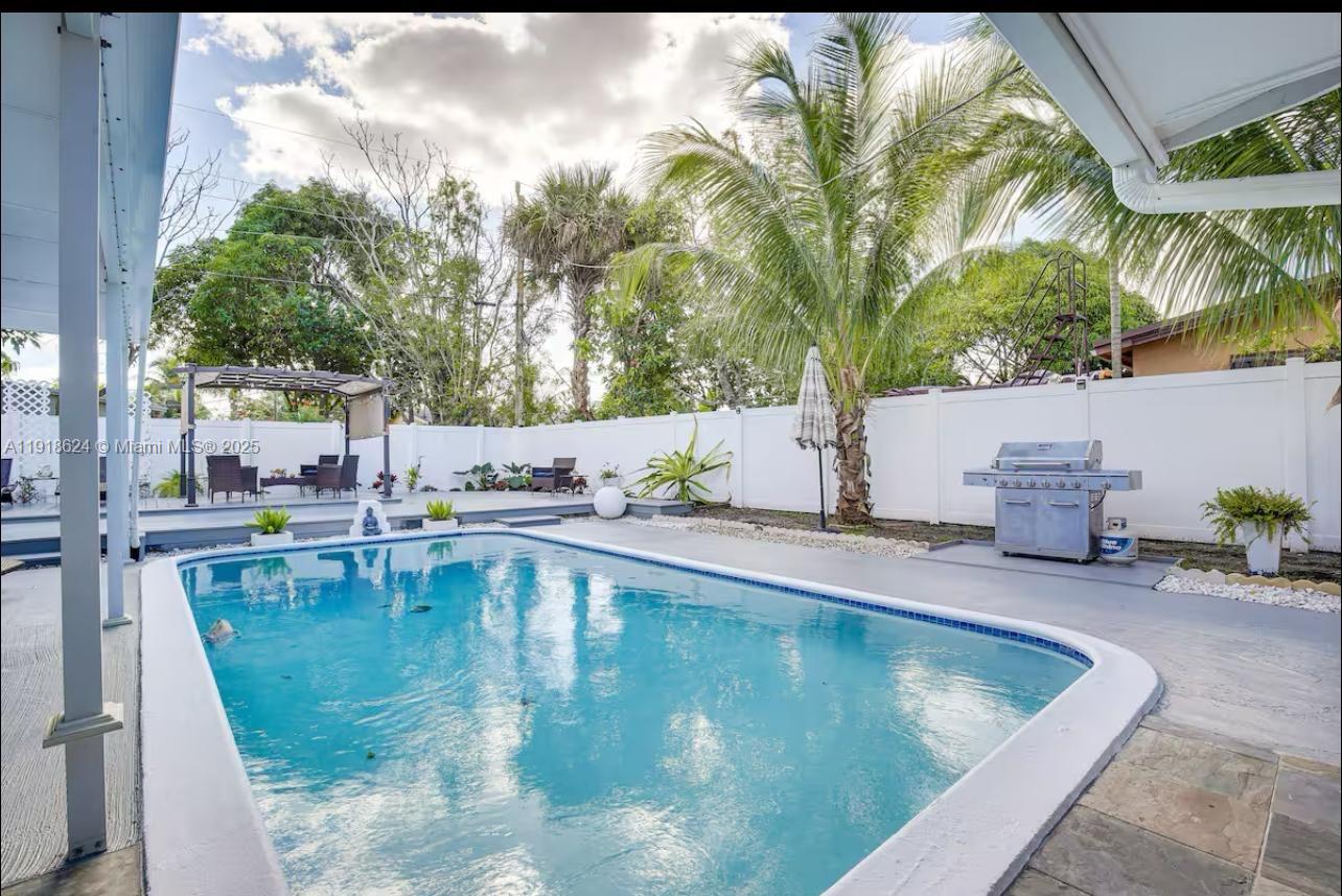 4420 NW 30th Ct, Lauderdale Lakes FL 33313