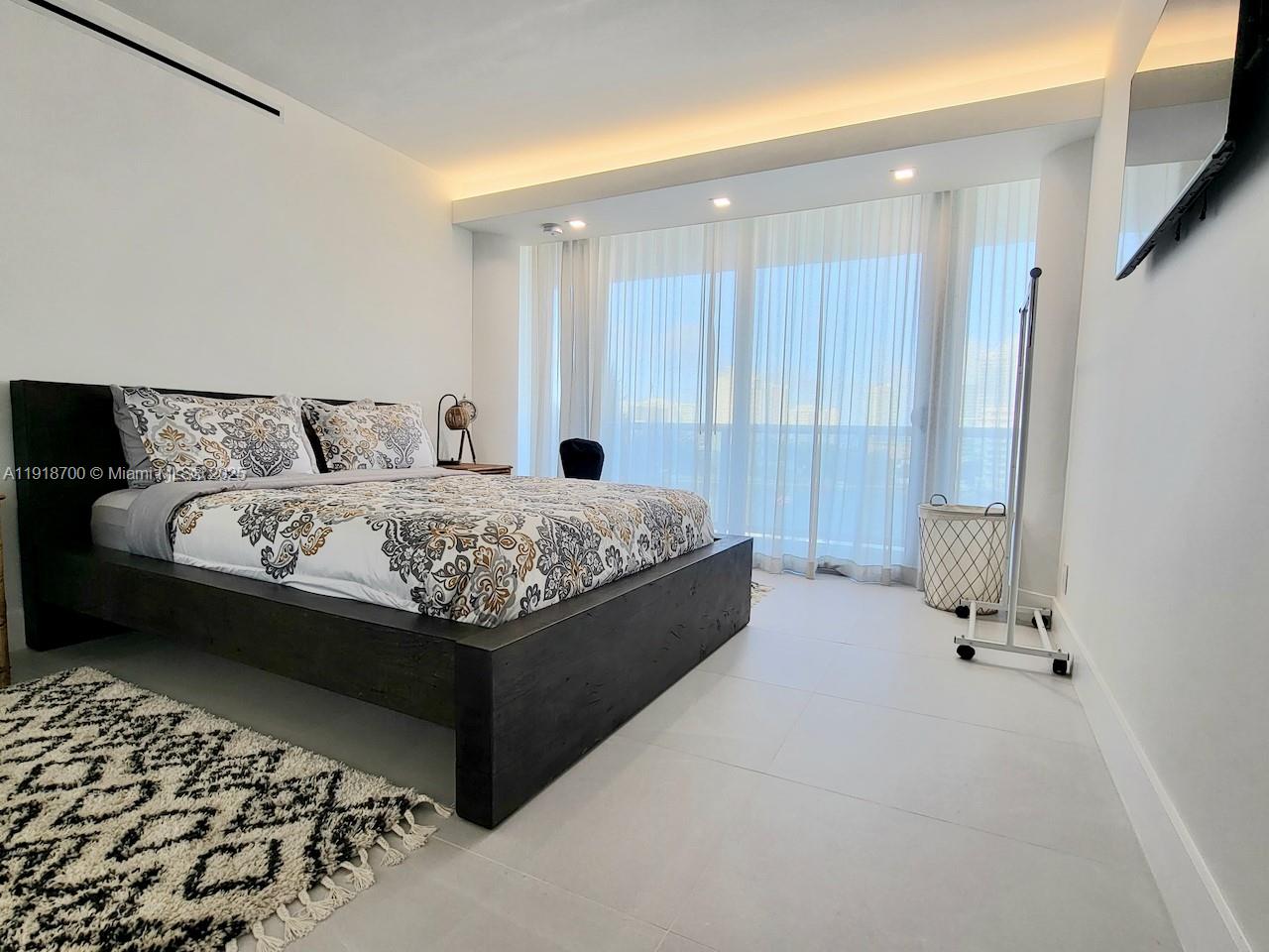 900 Bay Dr #524, Miami Beach FL 33141