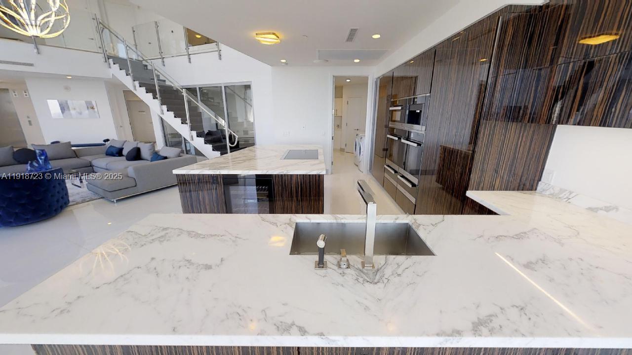 18555 COLLINS AVE #4804, Sunny Isles Beach FL 33160
