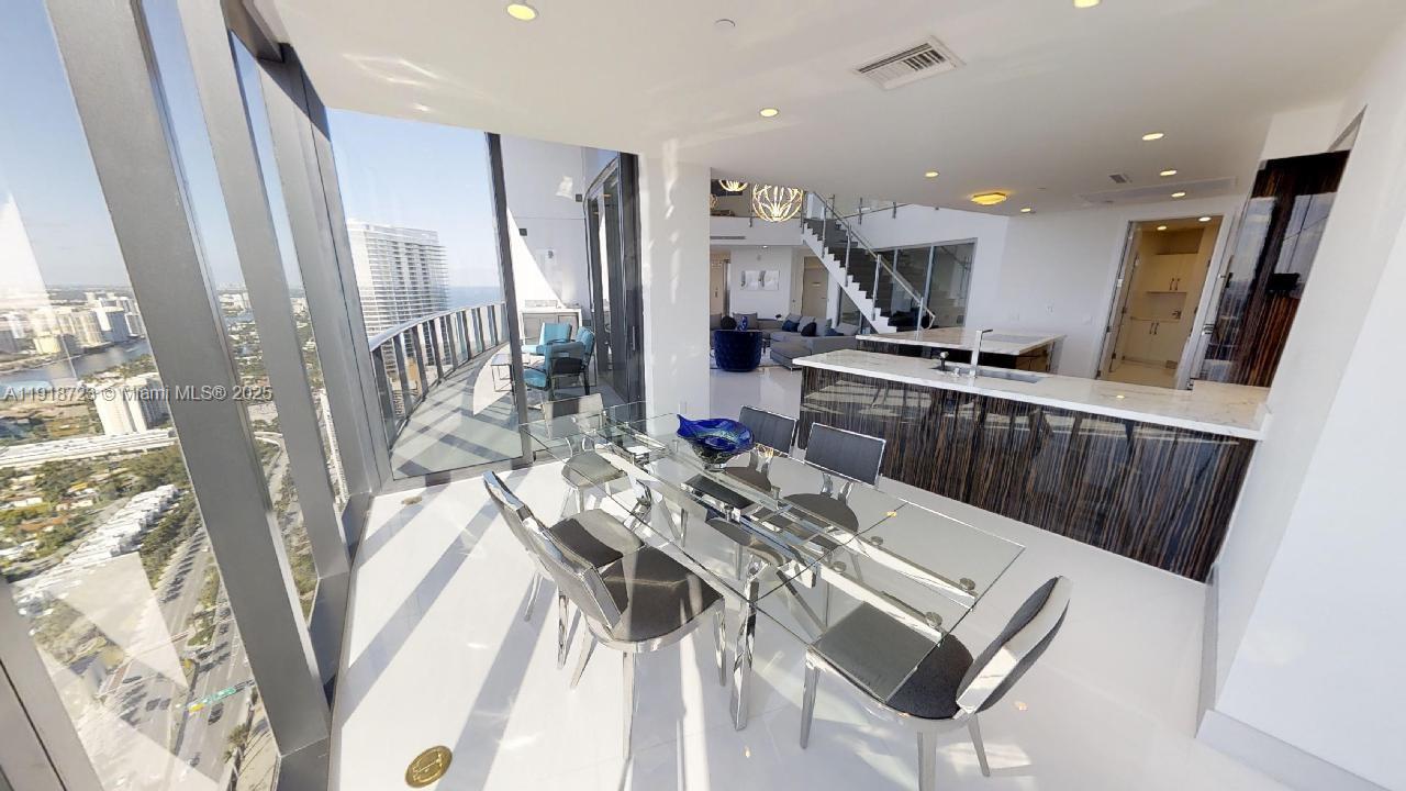 18555 COLLINS AVE #4804, Sunny Isles Beach FL 33160