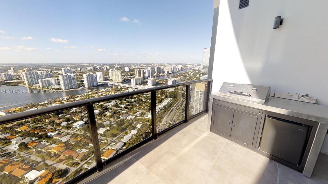 18555 COLLINS AVE #4804, Sunny Isles Beach FL 33160