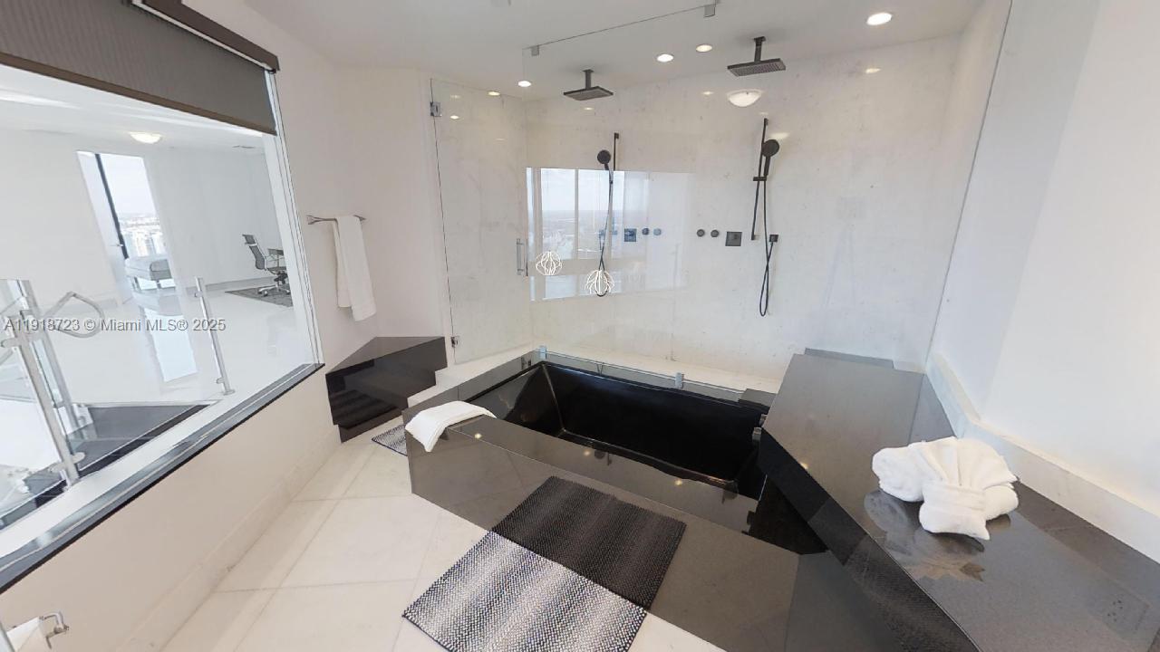 18555 COLLINS AVE #4804, Sunny Isles Beach FL 33160
