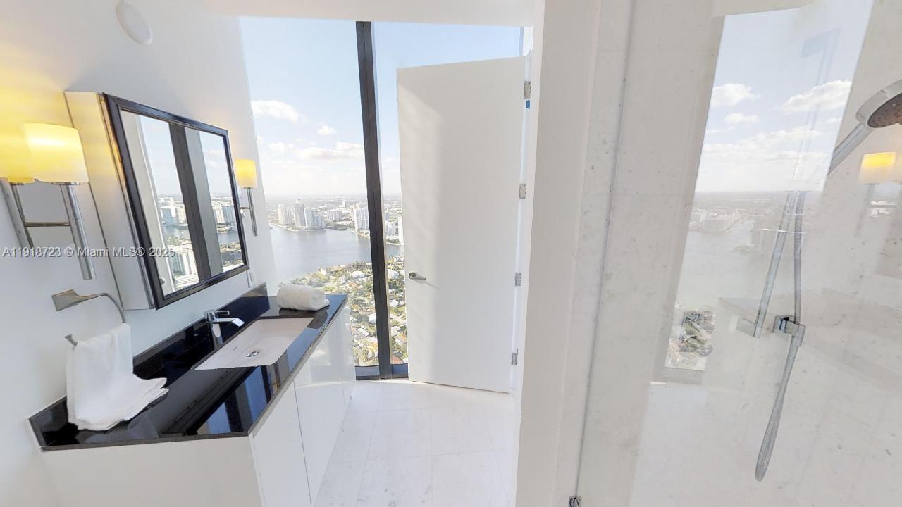 18555 COLLINS AVE #4804, Sunny Isles Beach FL 33160