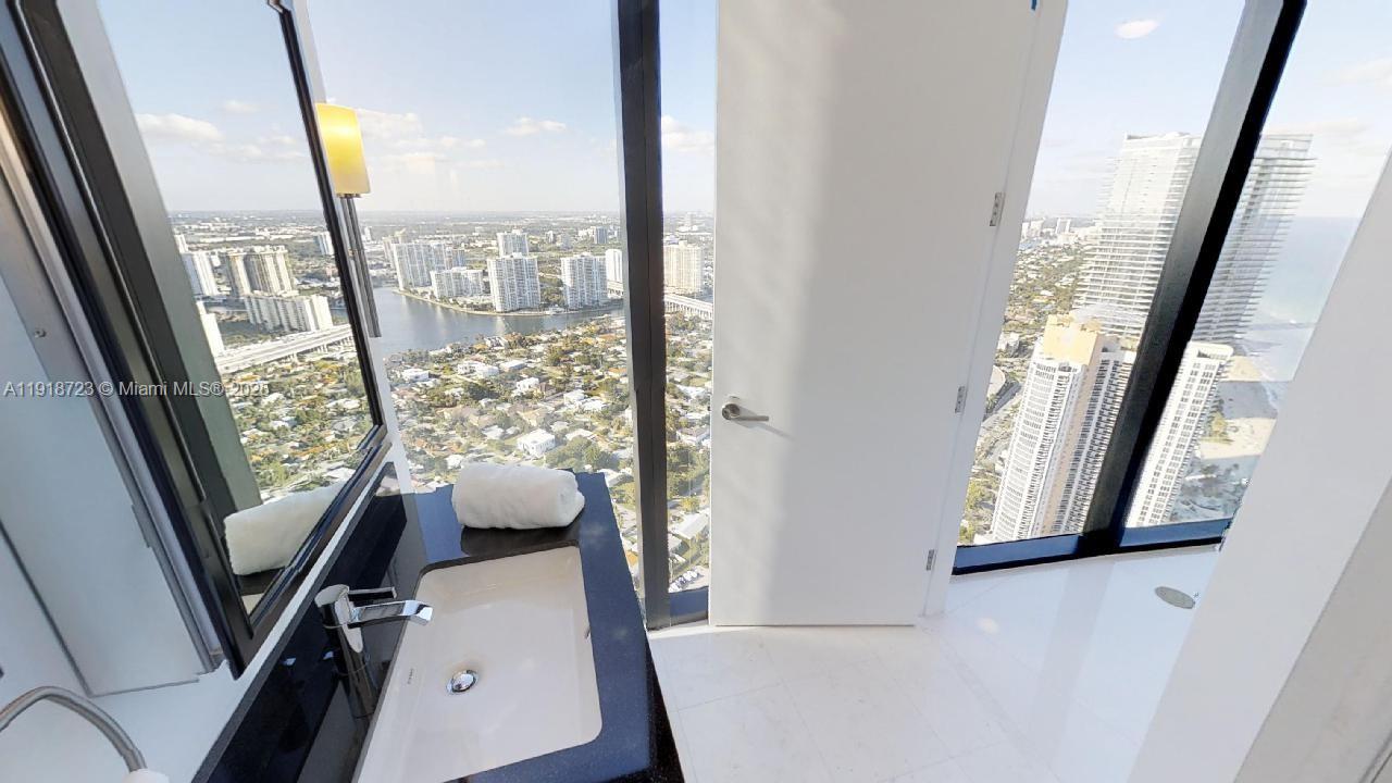 18555 COLLINS AVE #4804, Sunny Isles Beach FL 33160