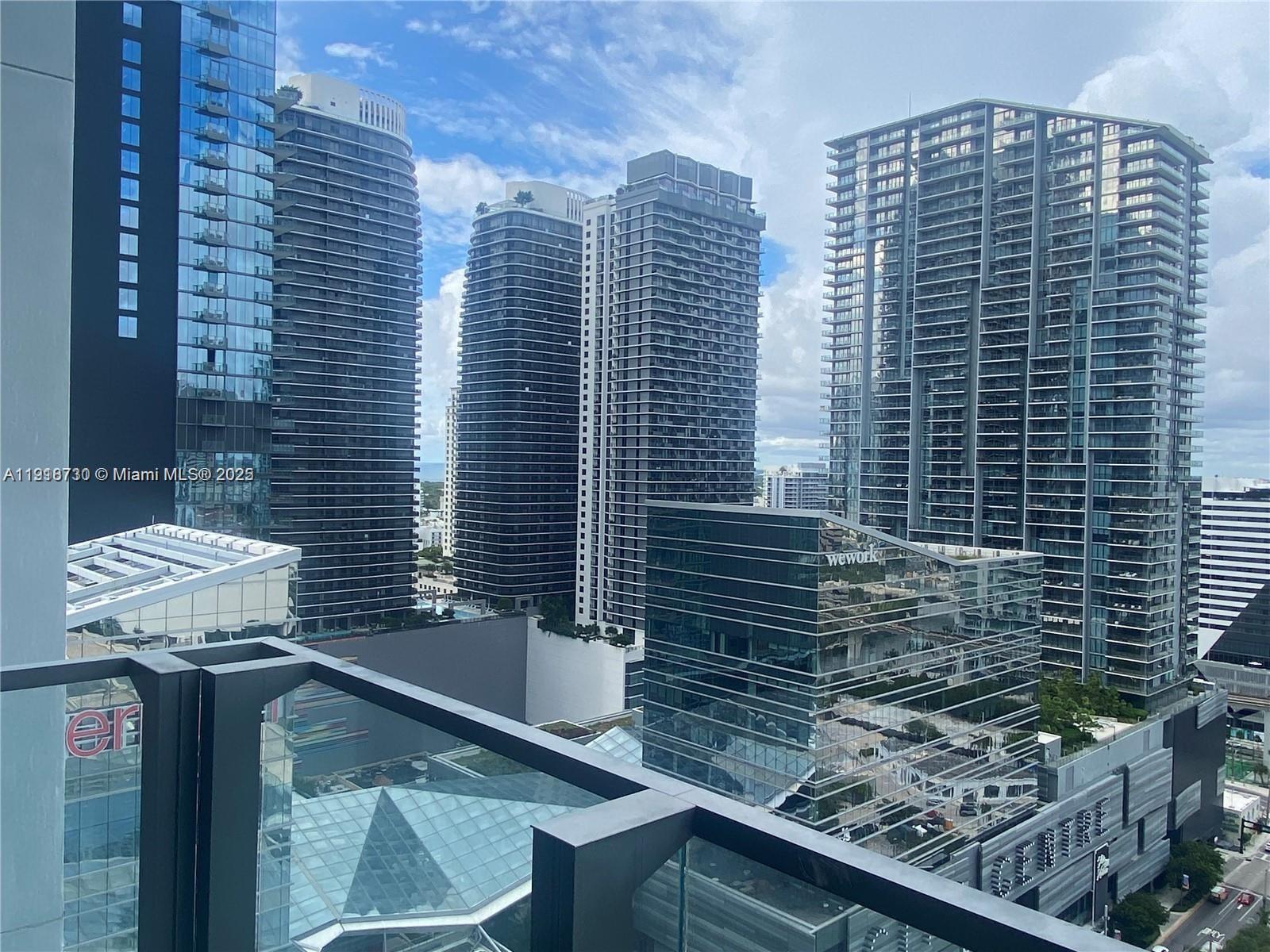 68 SE 6th St #2106, Miami FL 33131