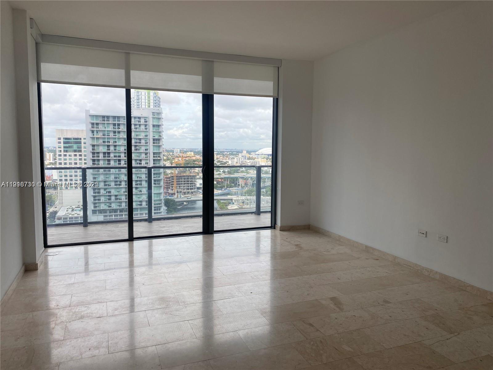 68 SE 6th St #2106, Miami FL 33131