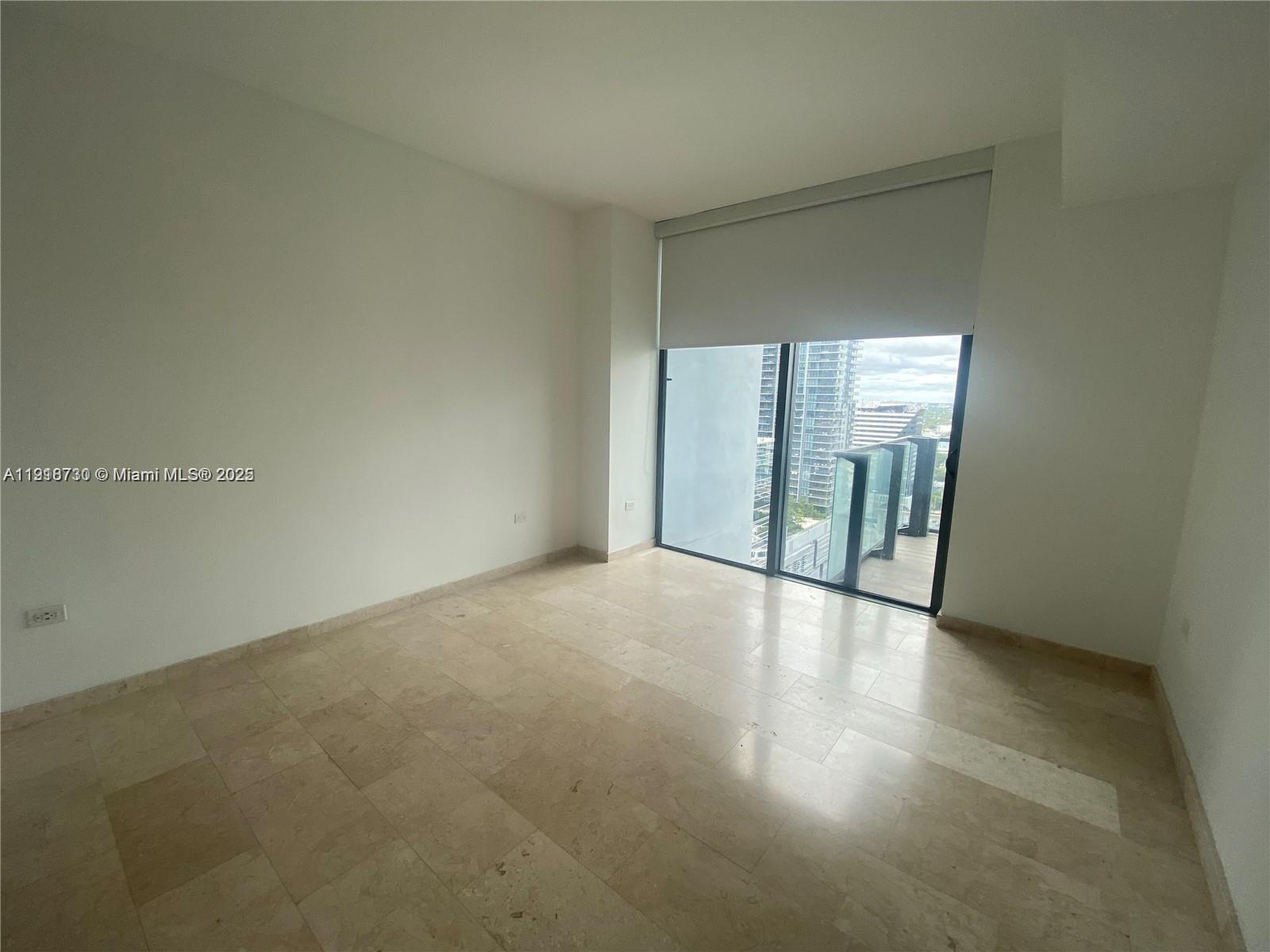 68 SE 6th St #2106, Miami FL 33131