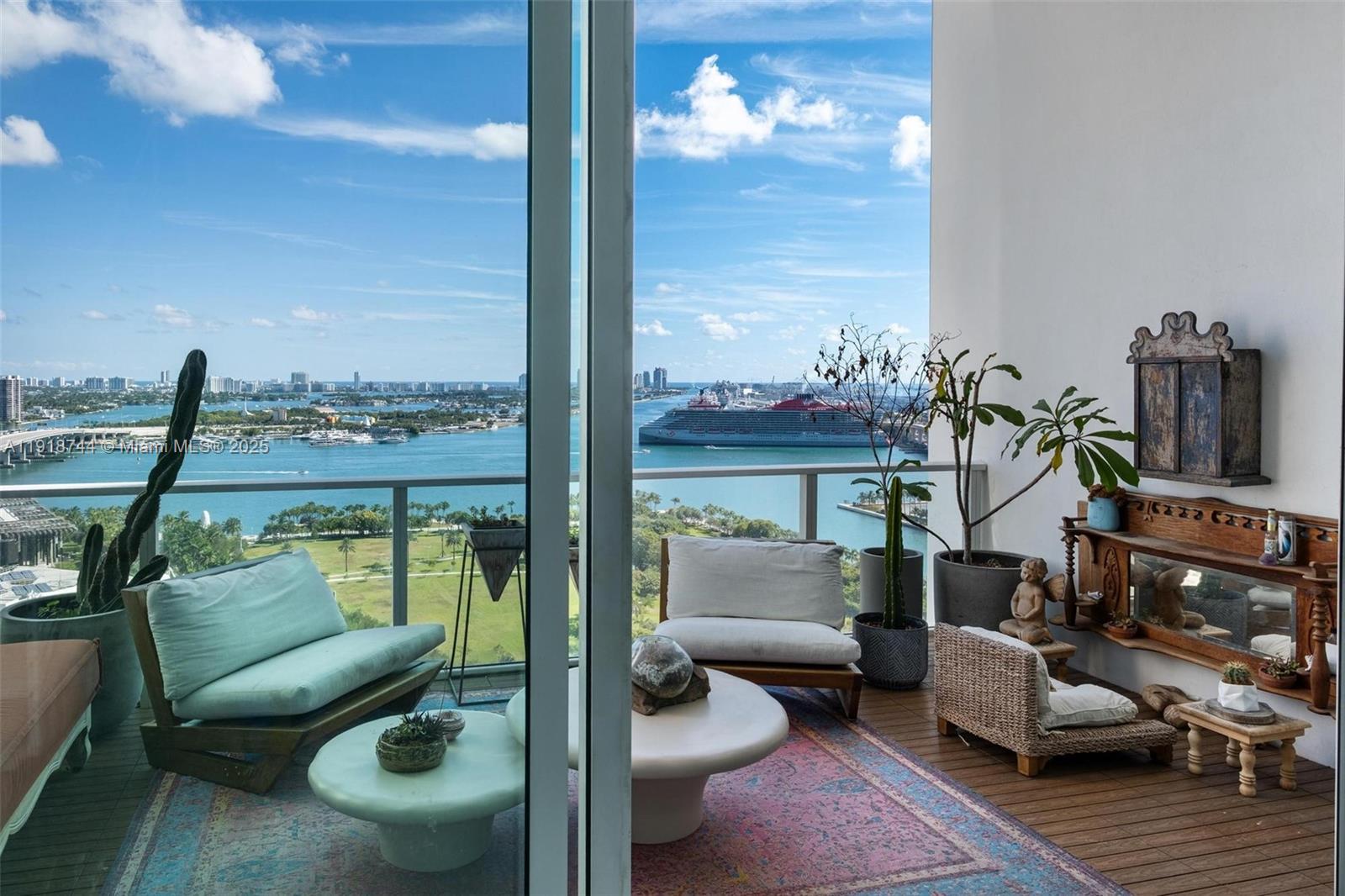 1040 Biscayne Blvd #2203, Miami FL 33132