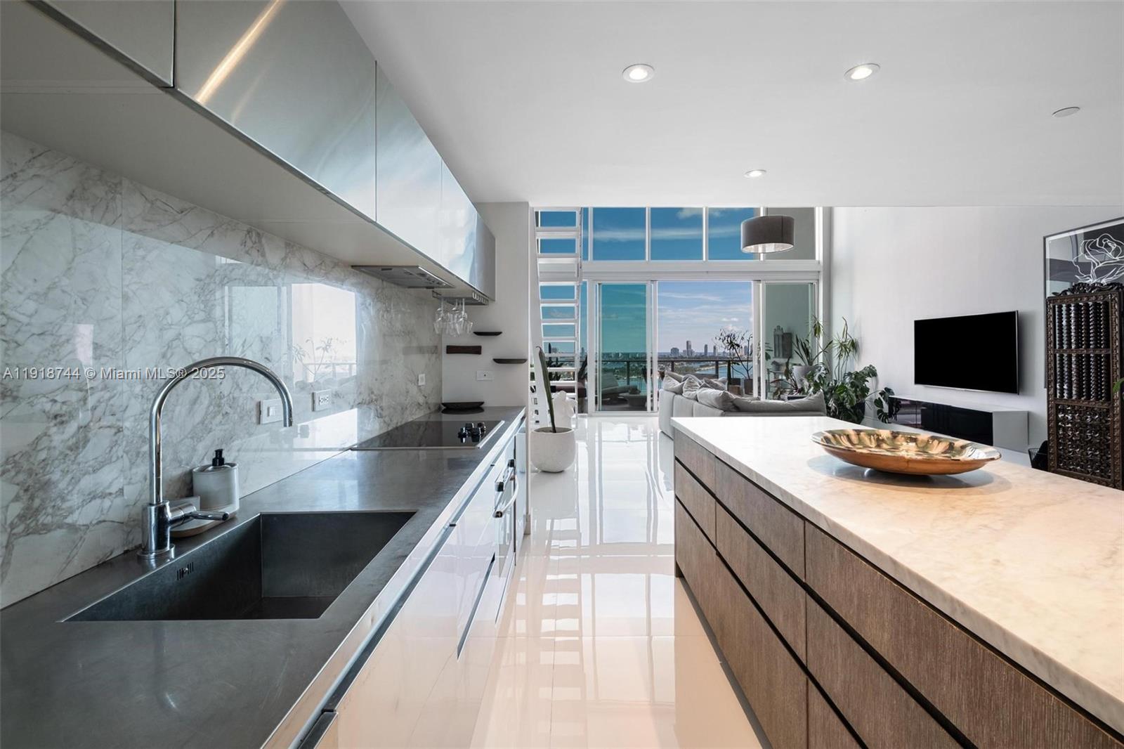 1040 Biscayne Blvd #2203, Miami FL 33132